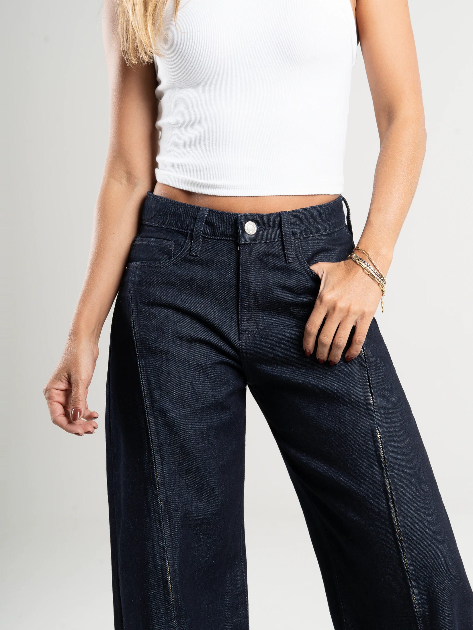 Ref: 066378 Jean wide leg, rigido, tiro alto, detalle con cierres, tono azul oscuro - imagen 2