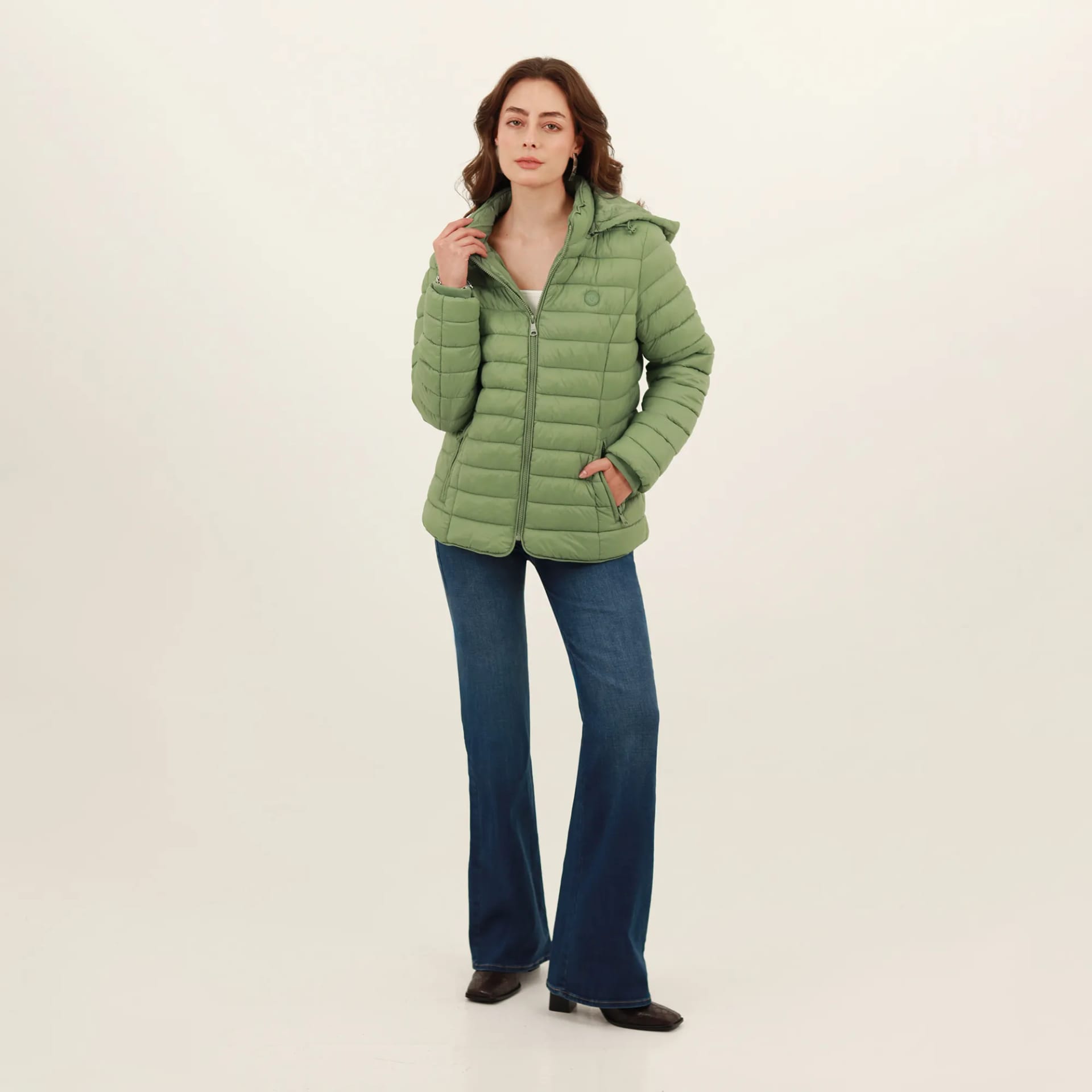 Chaqueta acolchada básica cuello alto con capucha - imagen 18