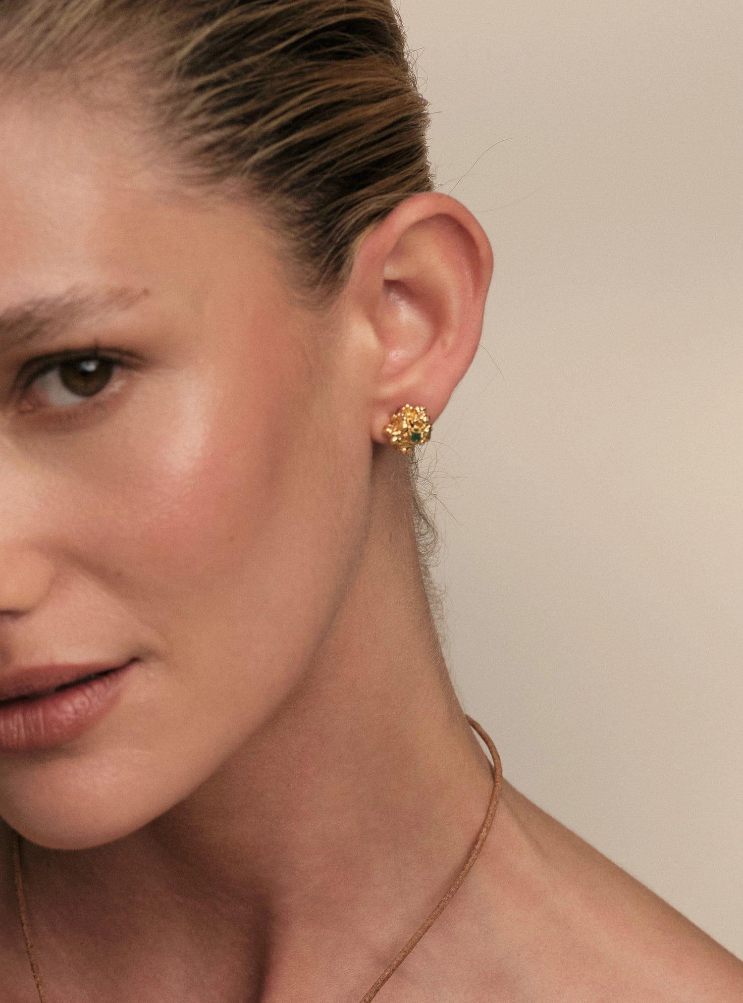 Aura Emerald Chunk Studs Mini - imagen 2