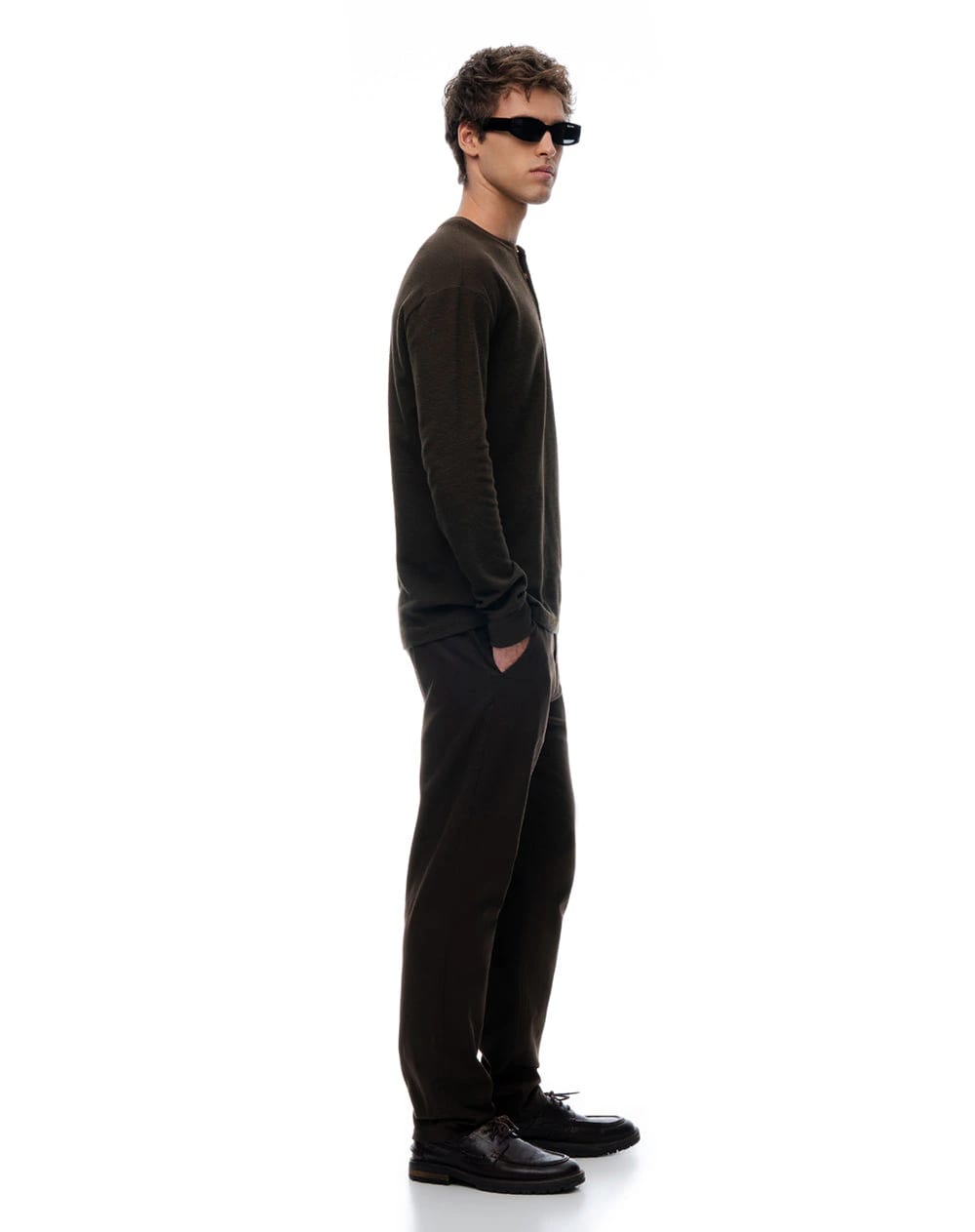 Pantalón slim tiro medio café hombre - imagen 3