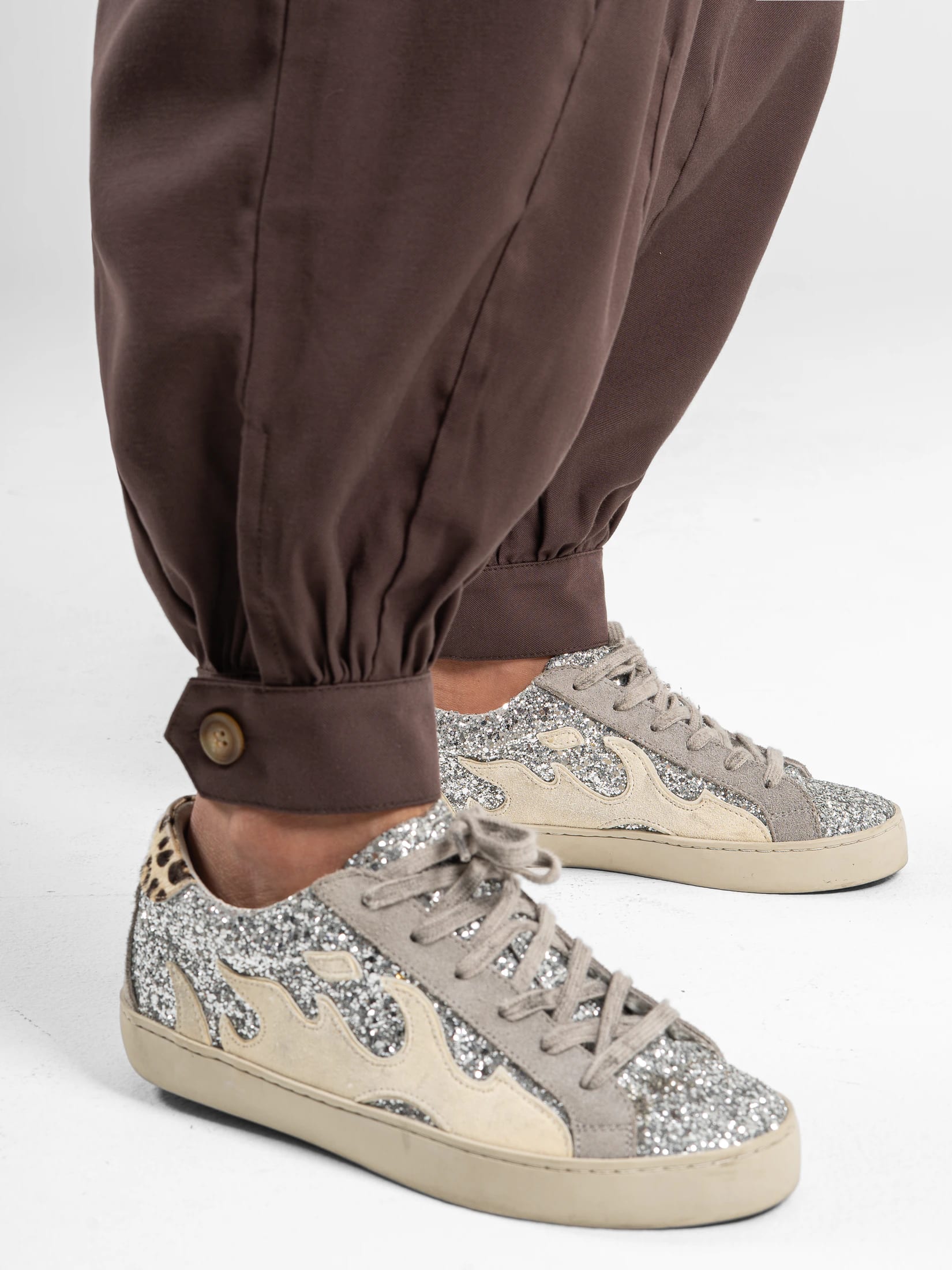 Ref: 0620540 Pantalón wide leg, tejido plano liviano, tiro alto, detalle en bota, tono café - imagen 4