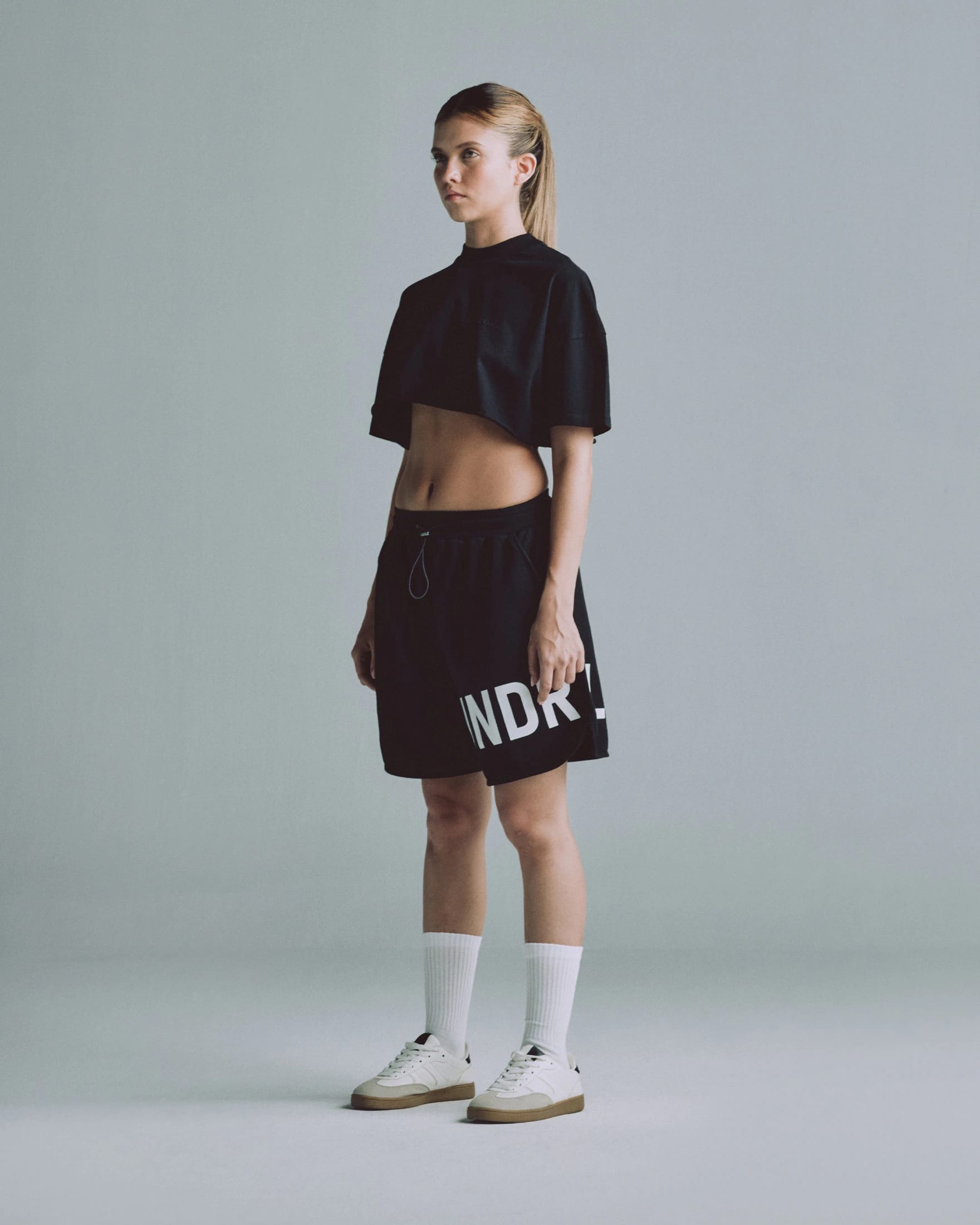 Line Logo Crop Top Black - imagen 4