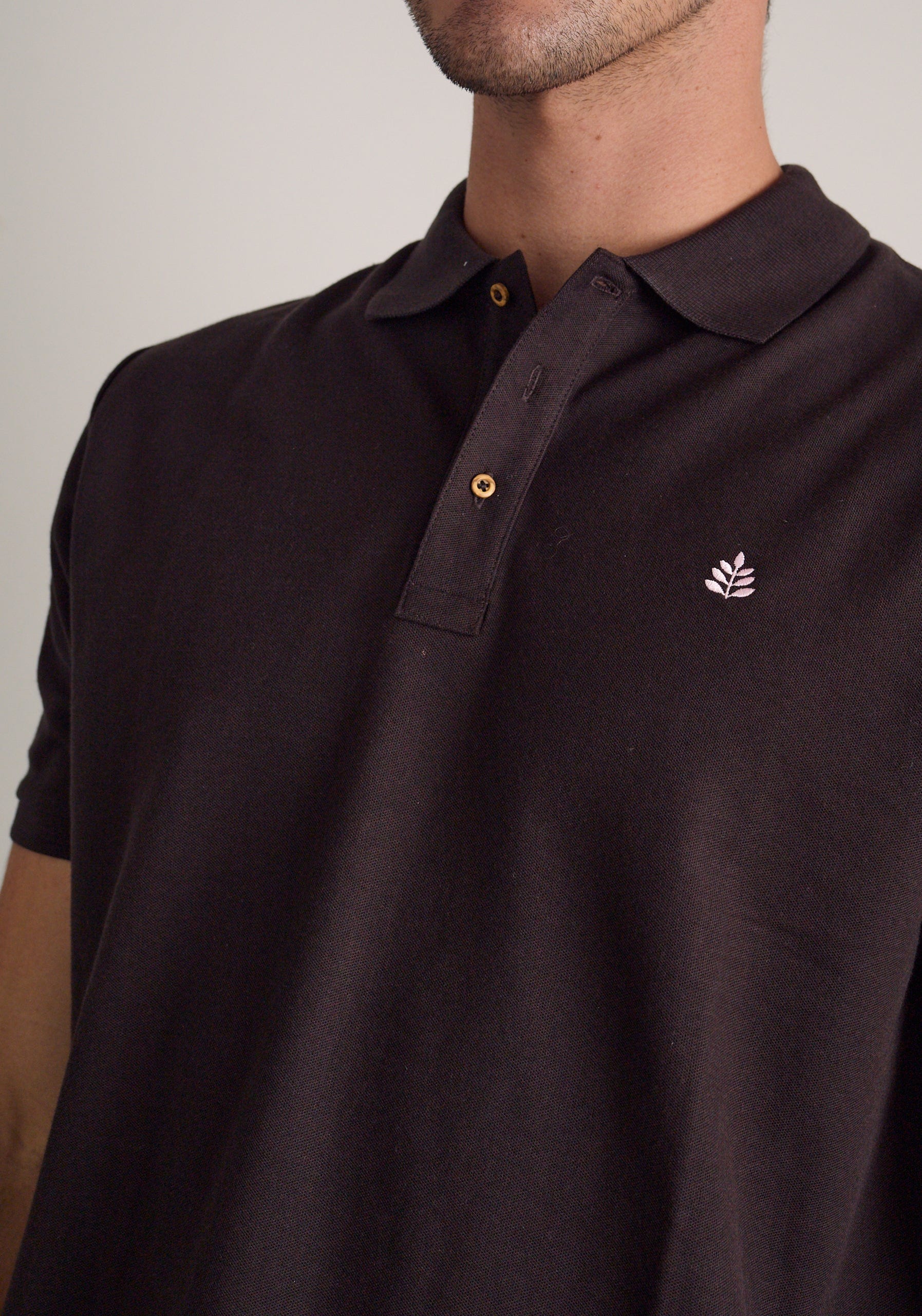 Camiseta Polo H Unicolor L-Ros Café Osc - imagen 4