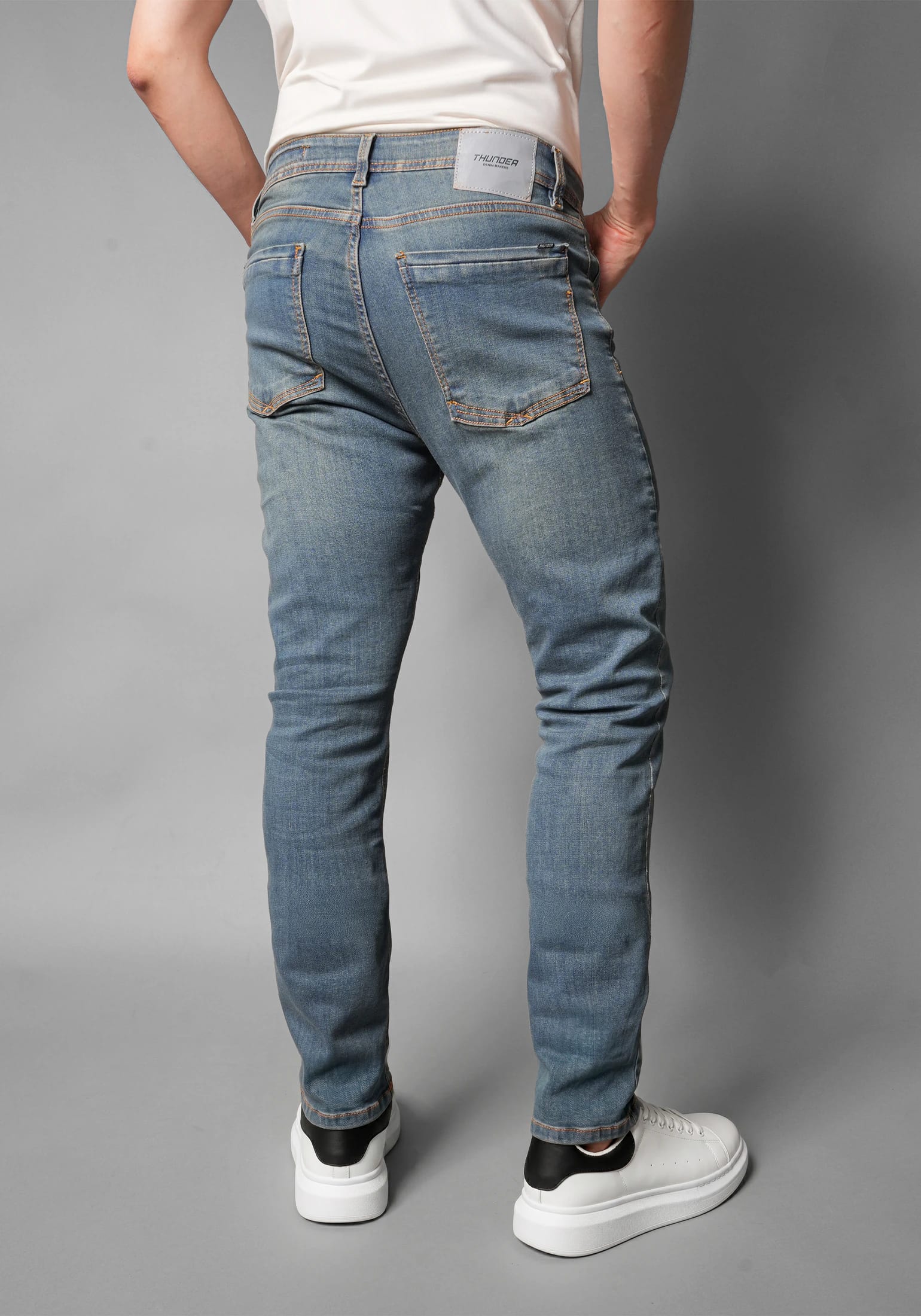 Jean para Hombre Skinny en Tono Azul con Dirty Thunder - imagen 2