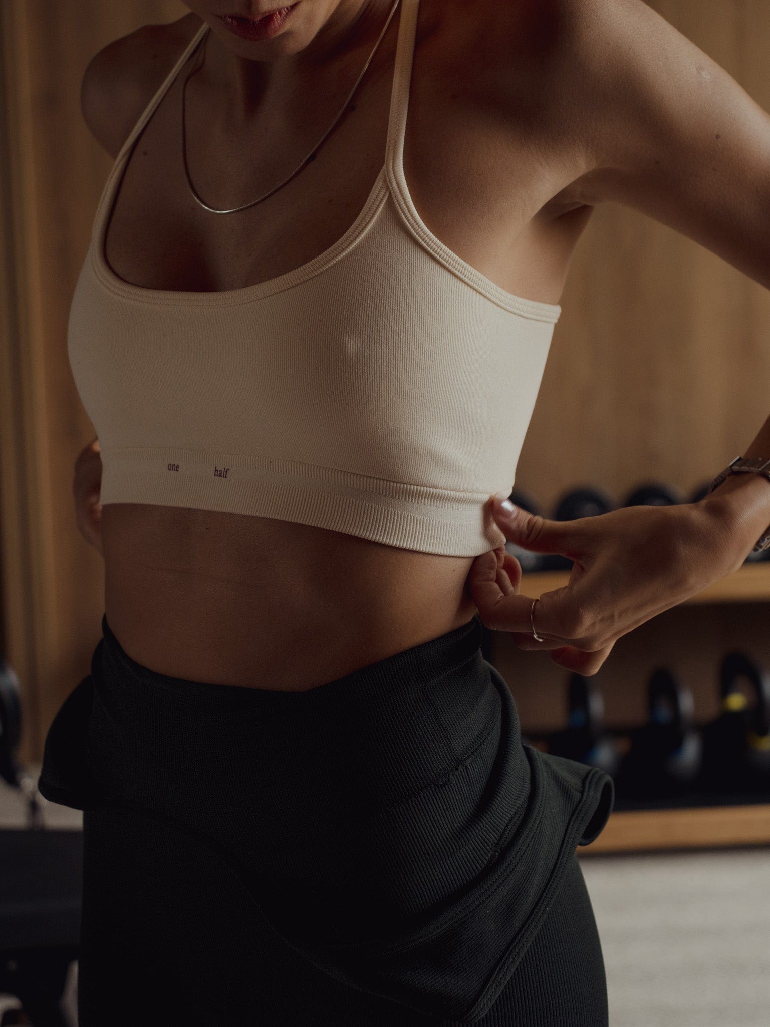 AIRY SEAMLESS CROP TOP - VANILLA - imagen 3