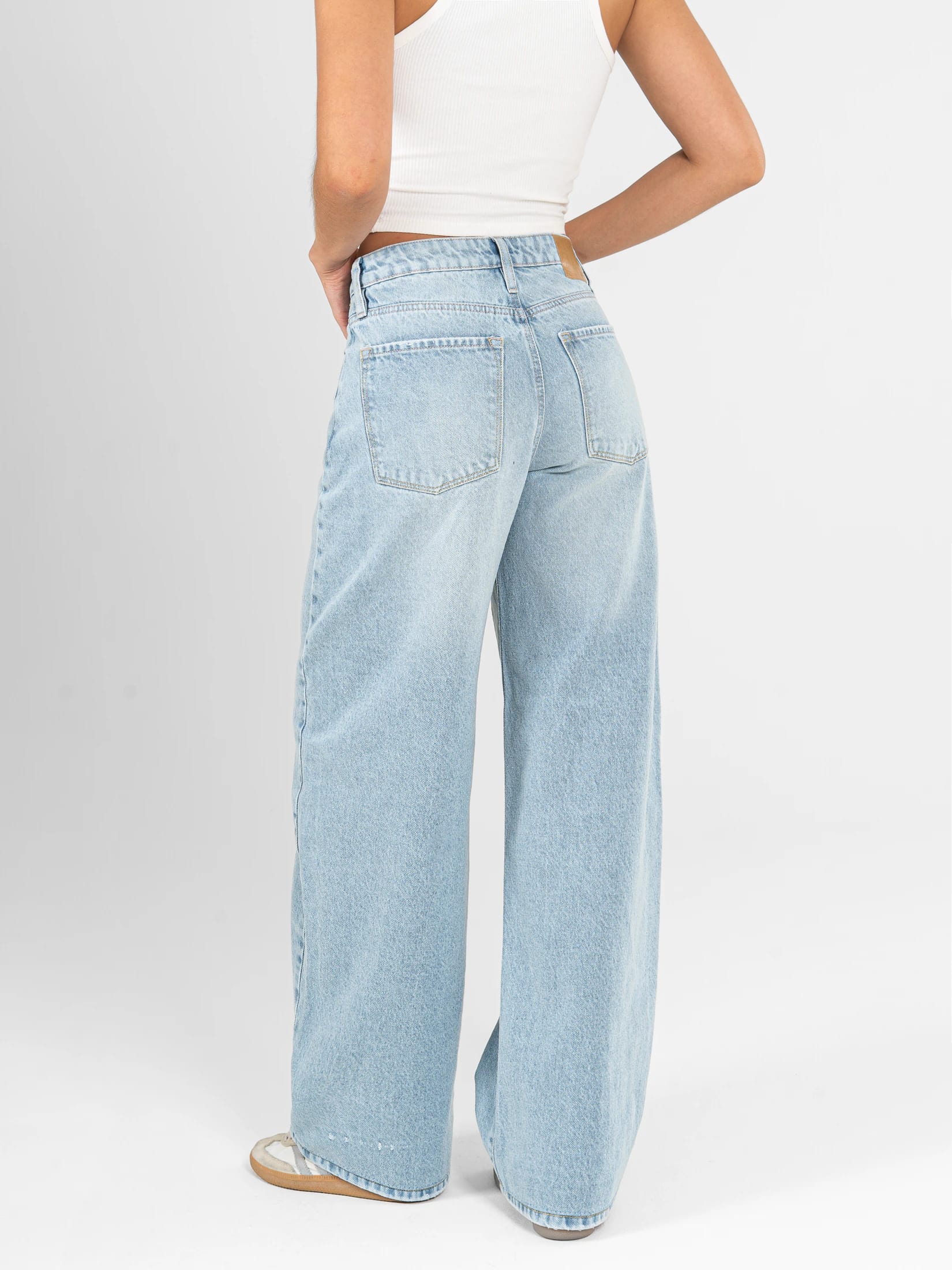 Ref: 066521 Jean wide leg, rígido, tiro alto, con cortes, tono azul claro - imagen 4