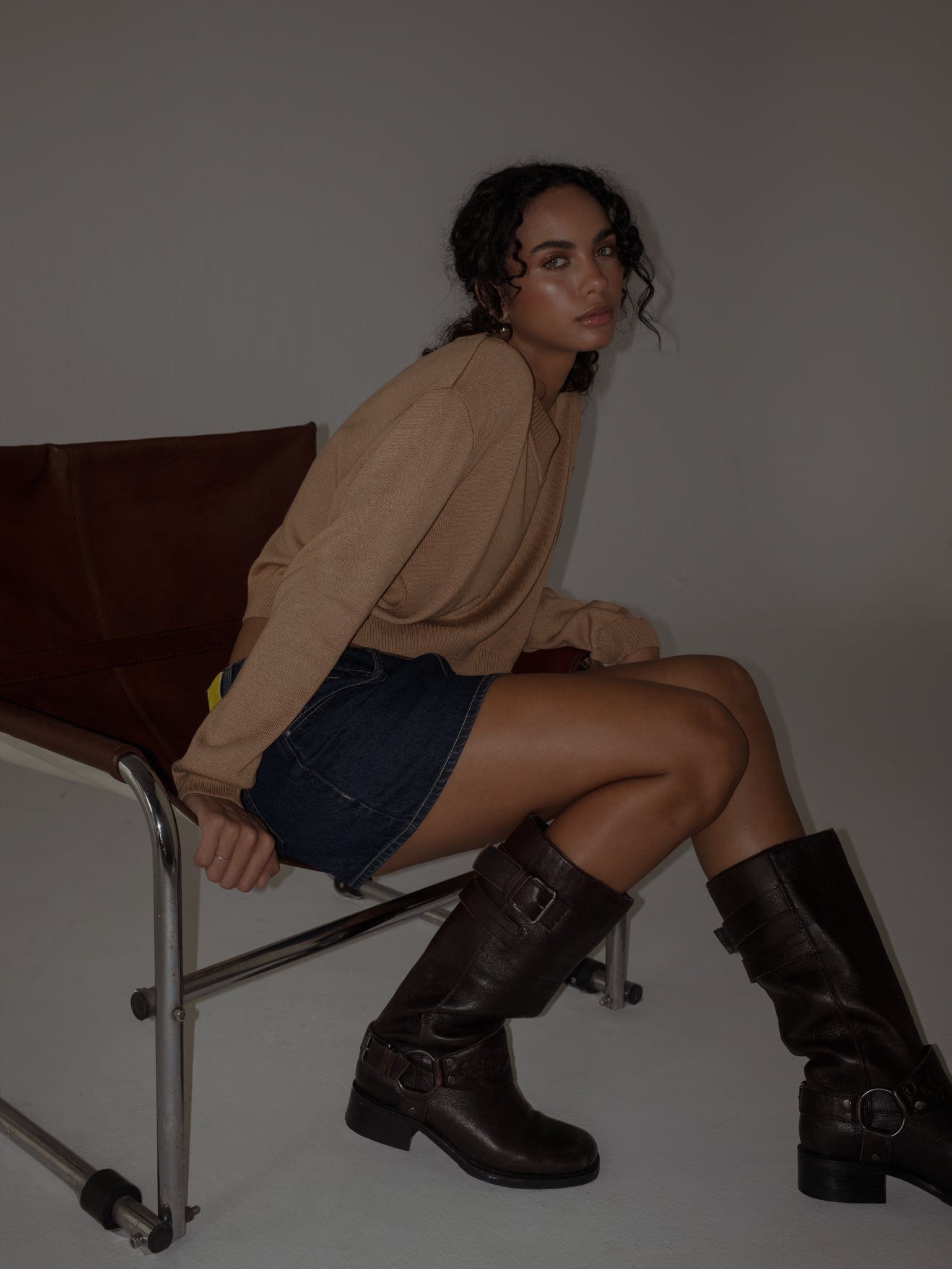 ONE HALF V-NECK KNIT SWEATER - SEPIA - imagen 7