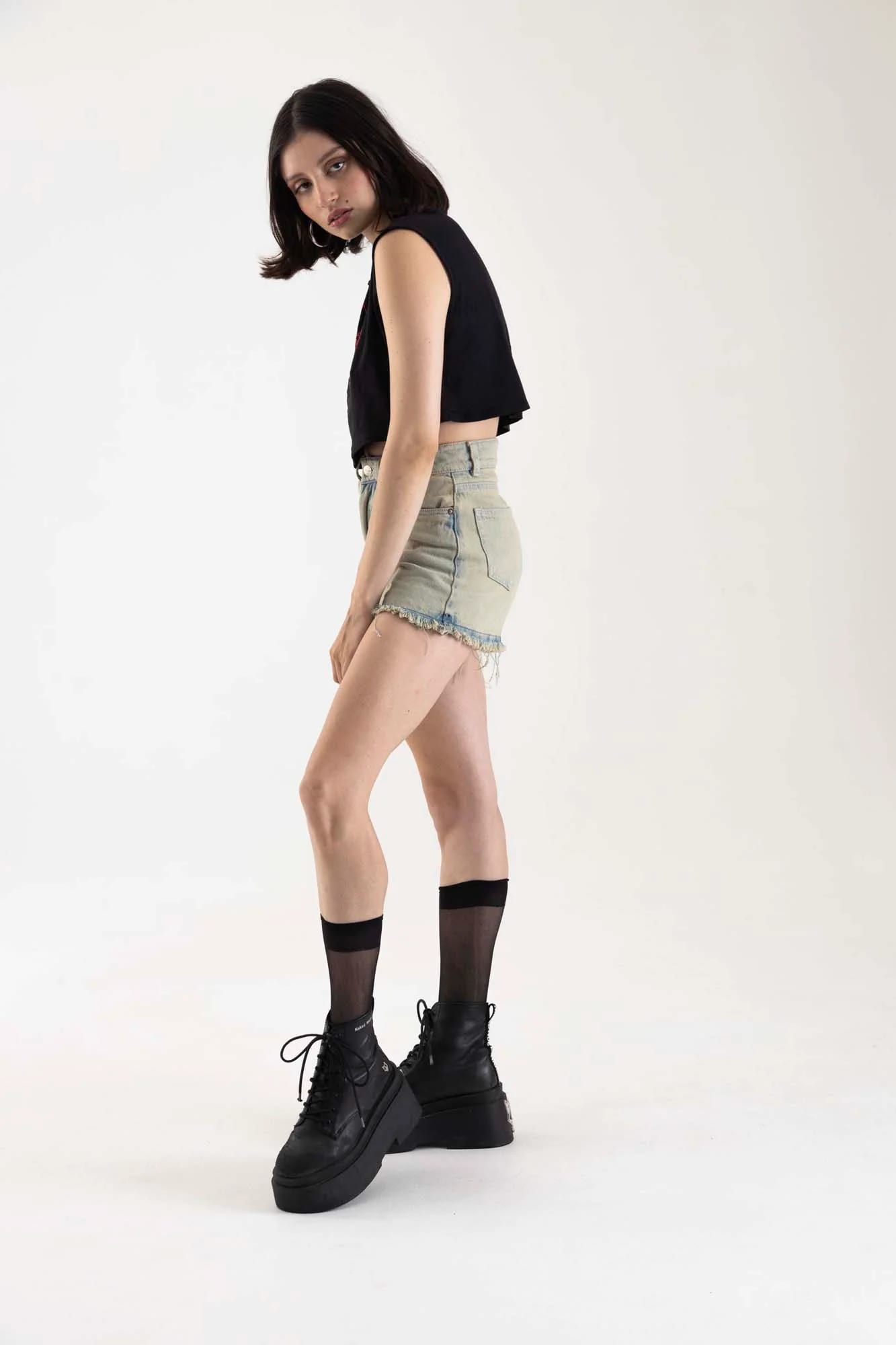 BLACK ACID DENIM SHORT - imagen 21