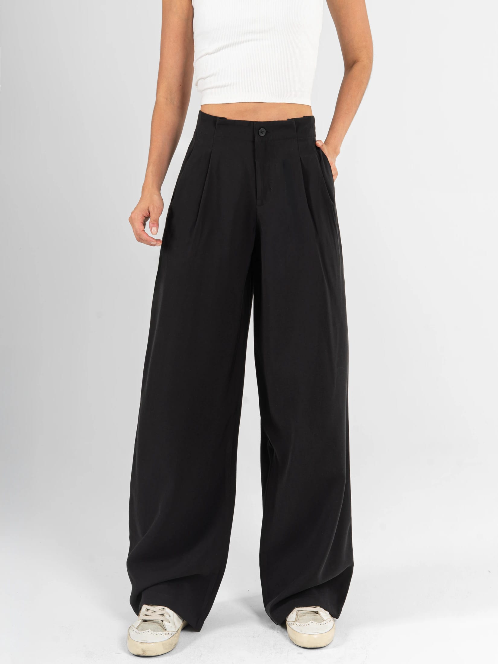 Ref: 0620585 Pantalón wide leg, tejido plano liviano, tiro alto, pretina resortada, tono negro - imagen 1