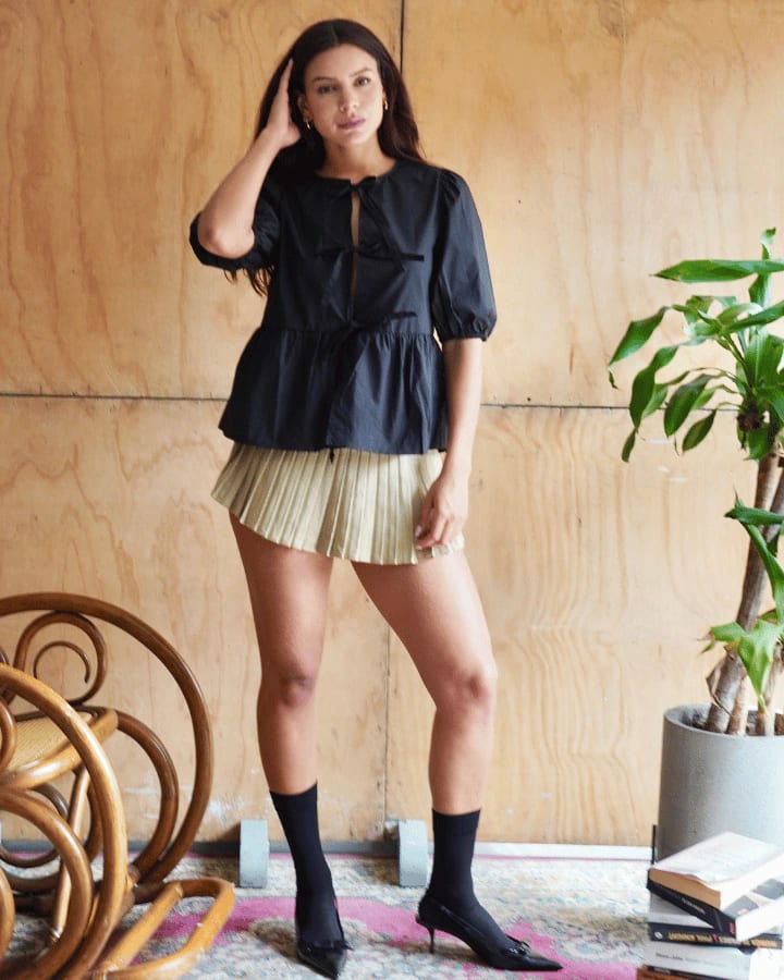 BLUSA AZZURRO CON MOÑOS NEGRO - imagen 1