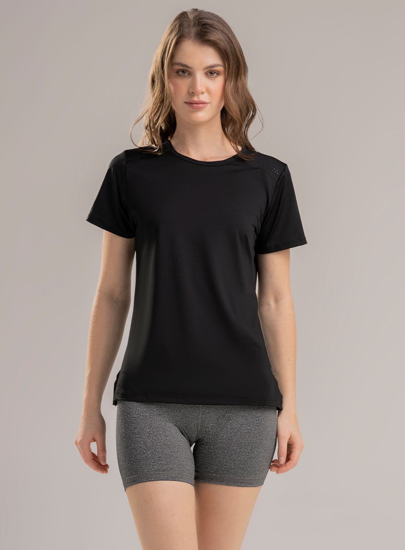CAMISETA DEPORTIVA CON DISEÑO CORTE LASER Y TERMO SELLADA EN HOMBROS - imagen 2