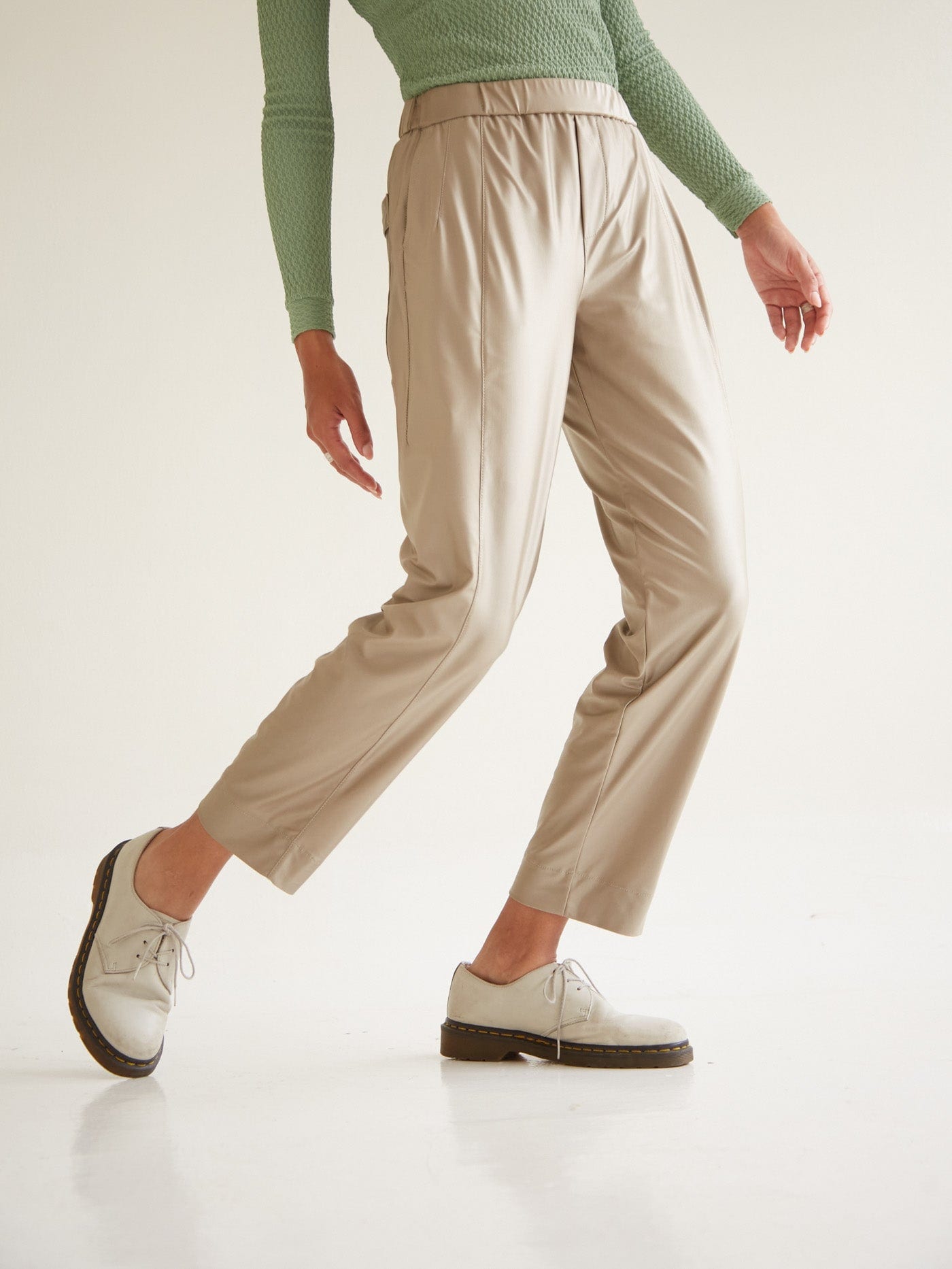 Pantalón Tech Fresh Champaña LUCIDO - imagen 6