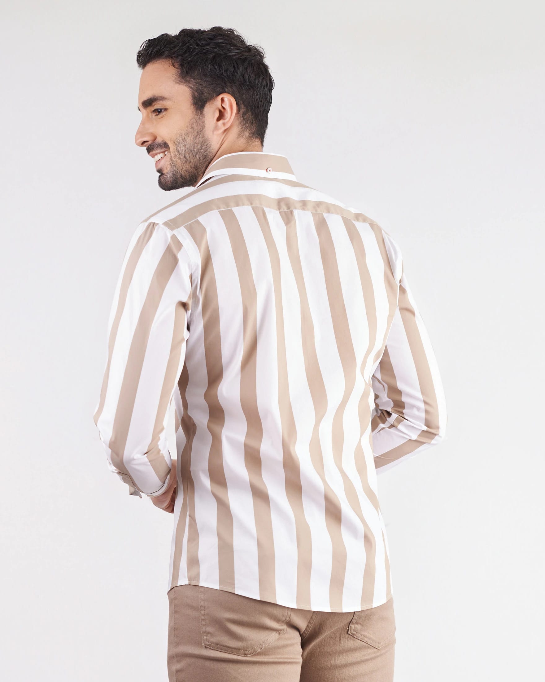 Camisa slim fit a rayas color arena - imagen 2