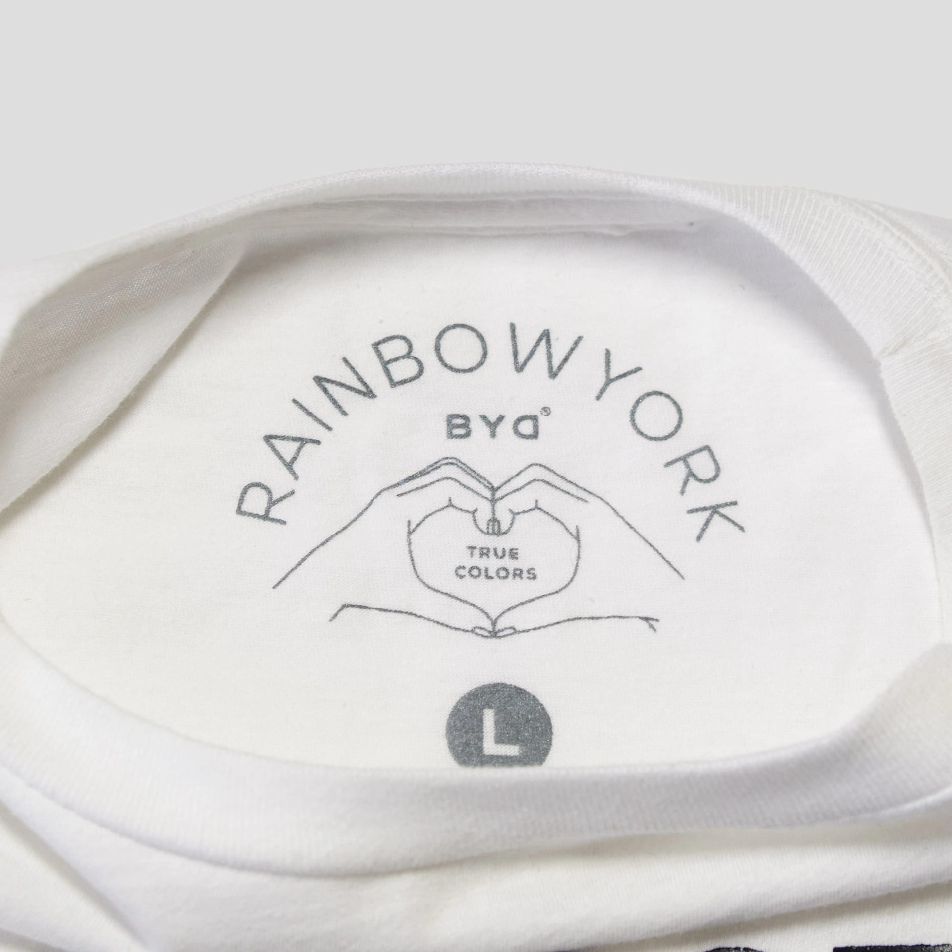 MENOS CLÓSET MÁS RAINBOW T-SHIRT - imagen 7