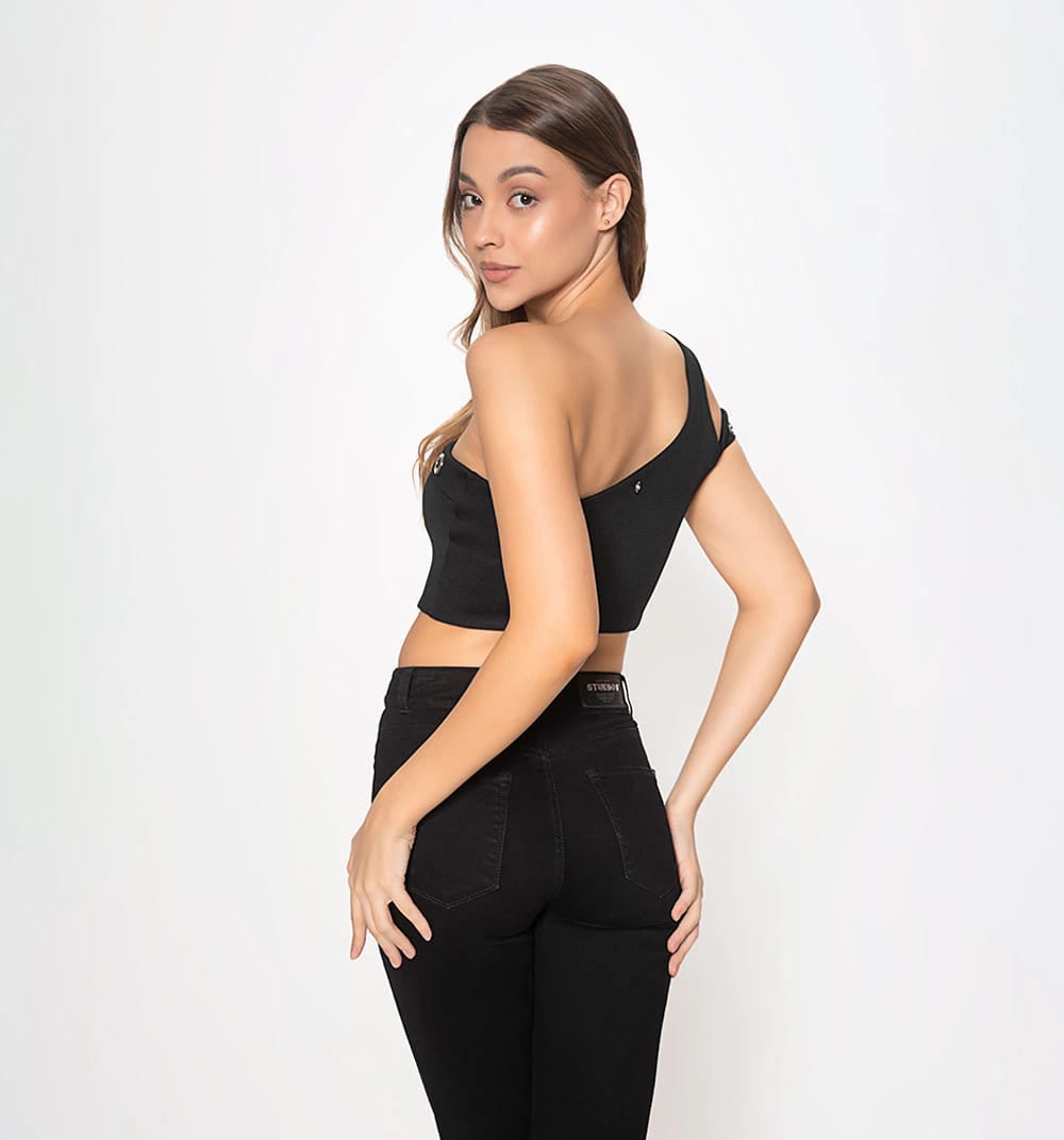 Blusa hombro descubierto con ojaletes - imagen 4