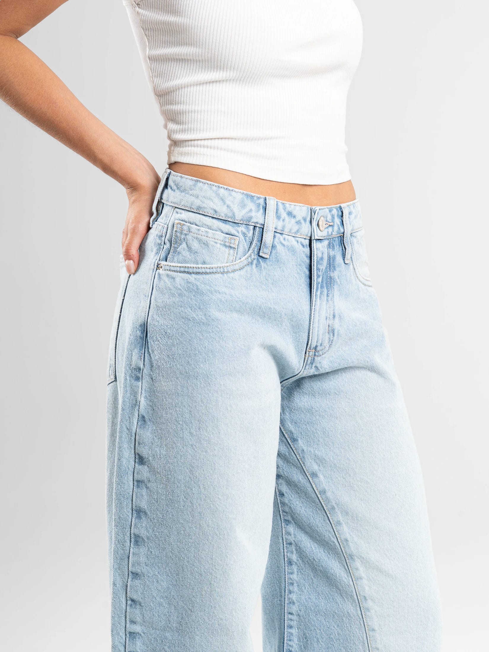 Ref: 066521 Jean wide leg, rígido, tiro alto, con cortes, tono azul claro - imagen 2
