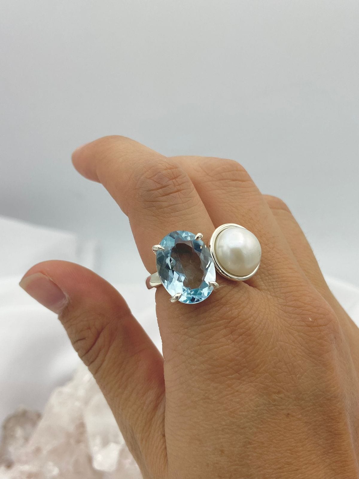 Anillo doble Topacio Azul rectangular y Perla Colección Armonía Dual Cielo - imagen 2