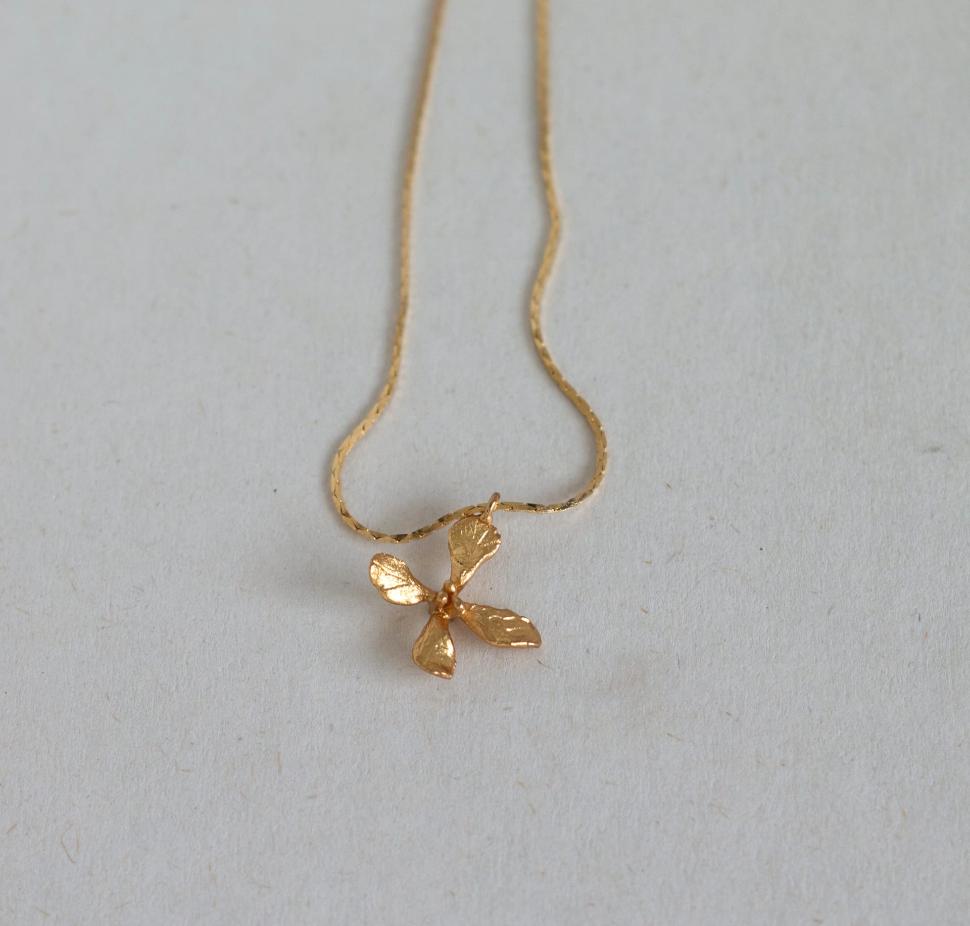 Collar Flor rábano - imagen 1