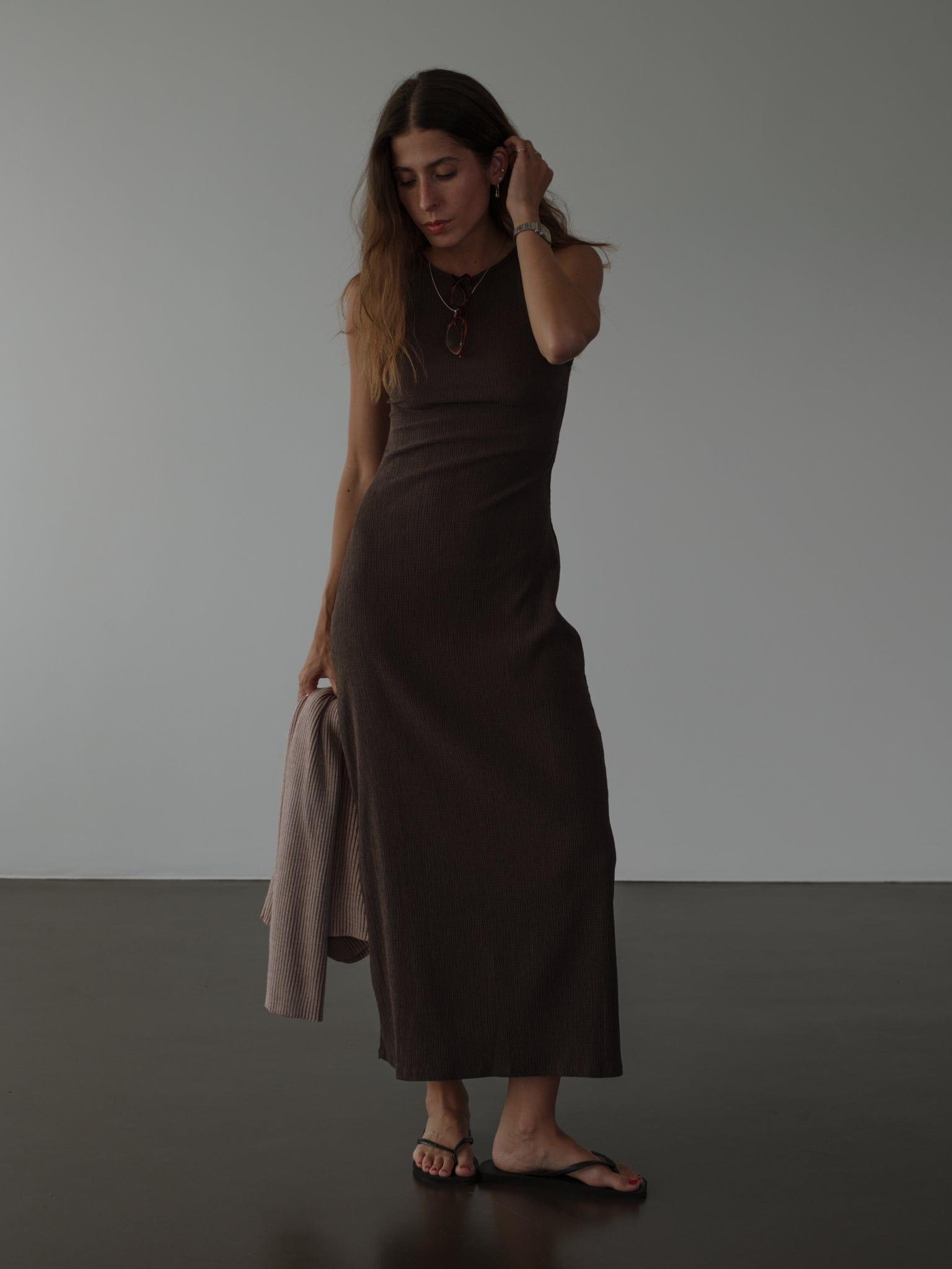 LONG TANK DRESS - BROWN - imagen 4