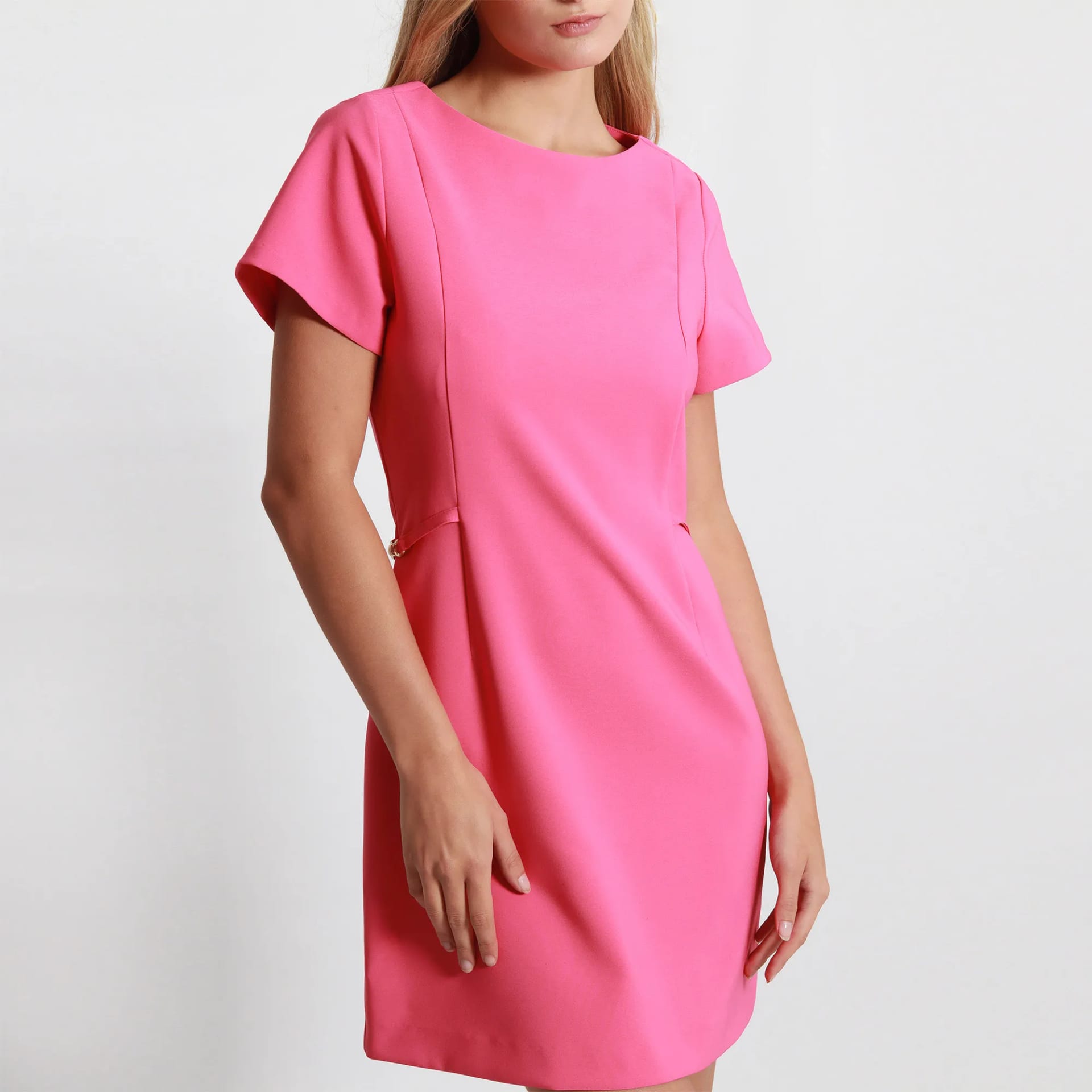 Vestido Corto Con Detalle En Cintura - imagen 2