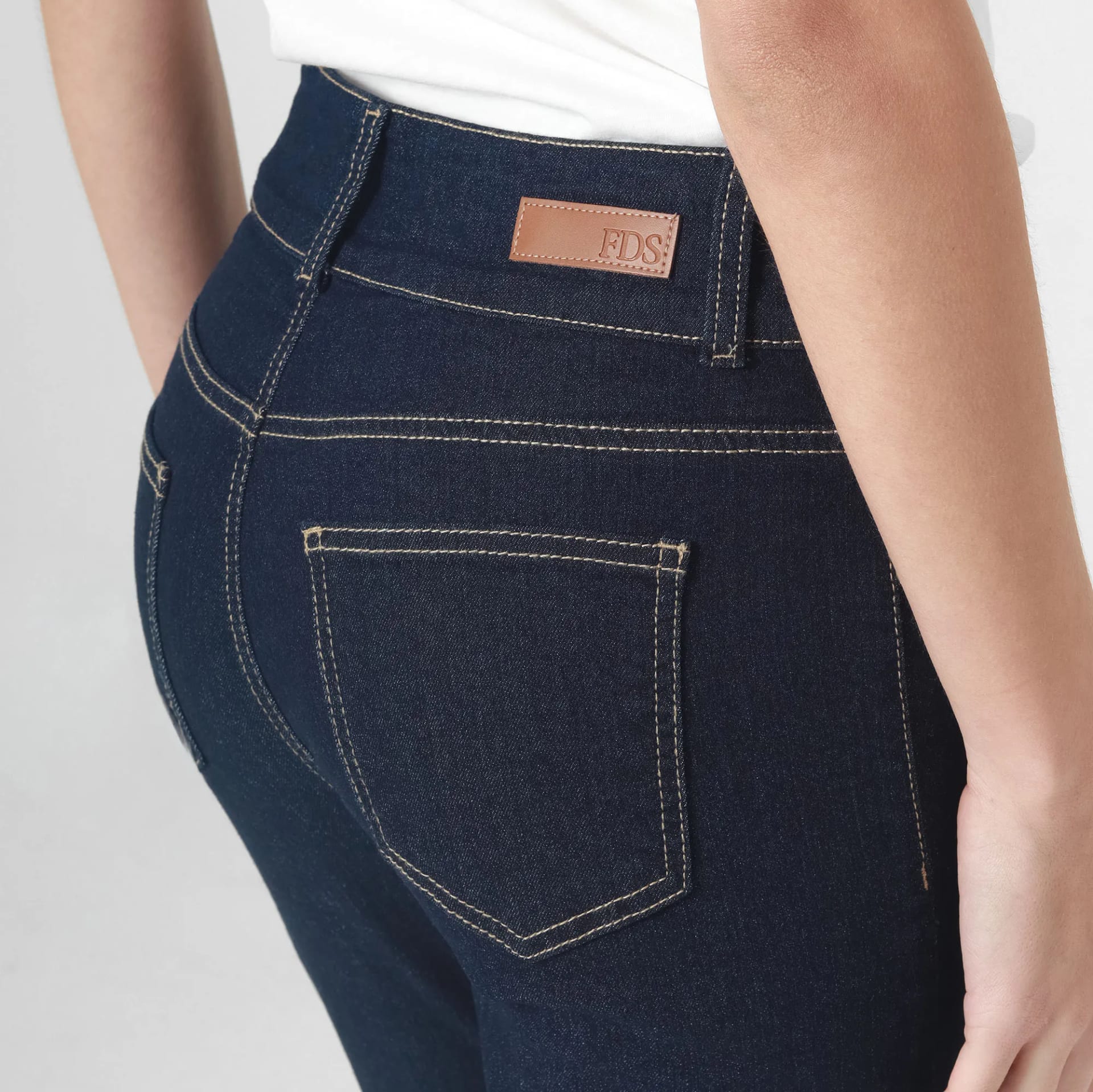 Jean Tiro Medio Bota Skinny - imagen 4