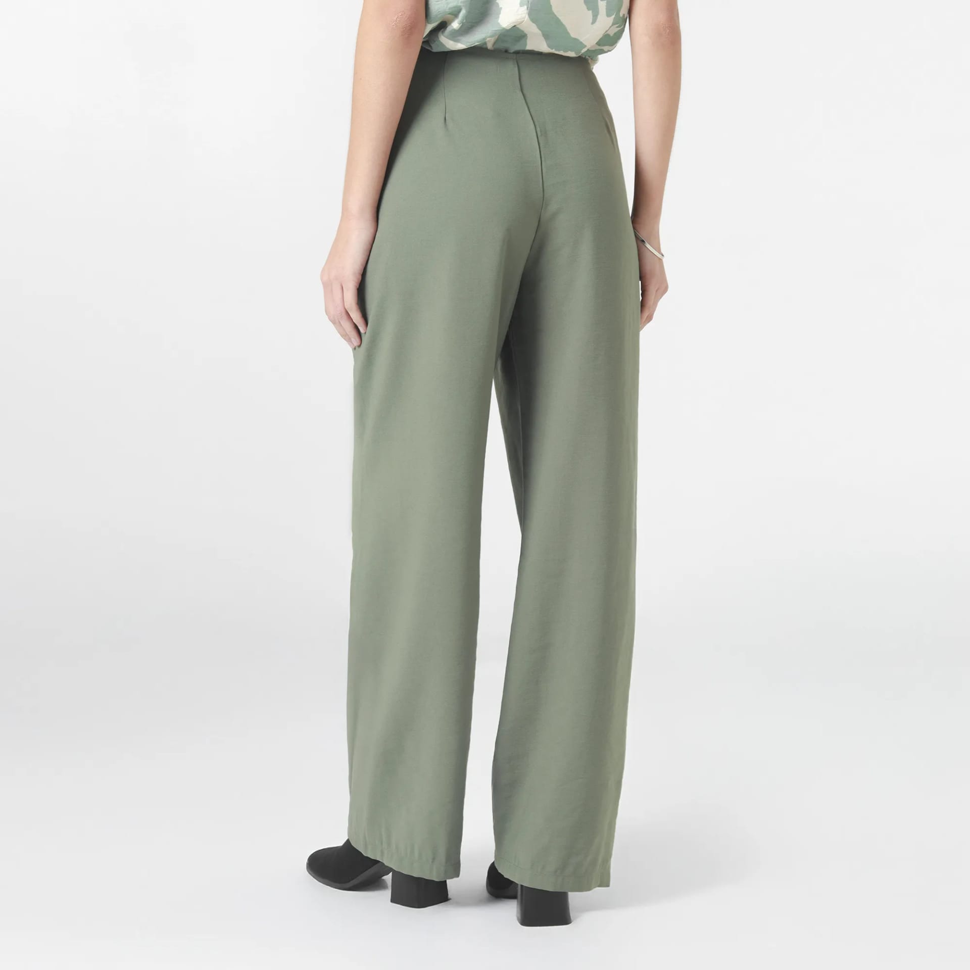 Pantalon Tiro Medio Bota Flare - imagen 5