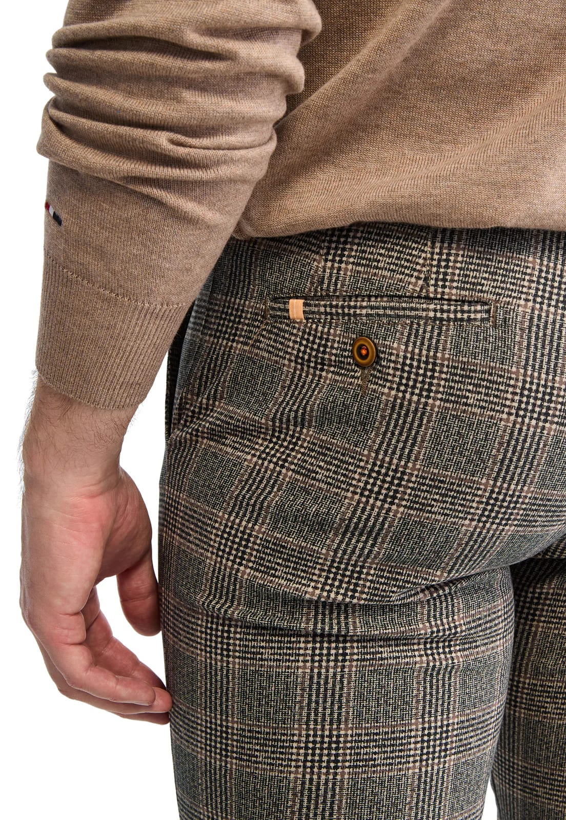 Pantalón dril a cuadros gris con camel - imagen 7