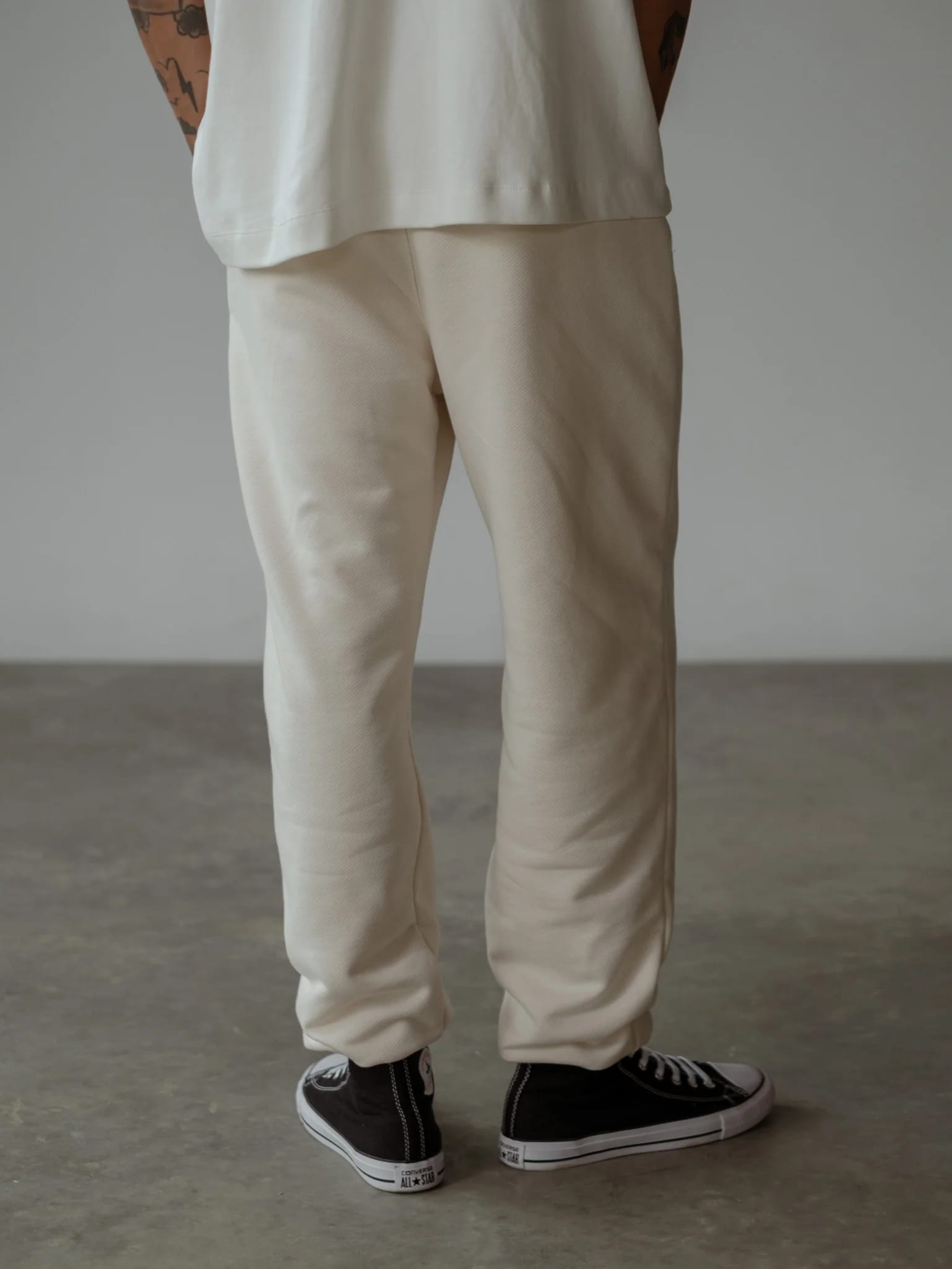 MEN MINIMAL JOGGER - CREAMY - imagen 13