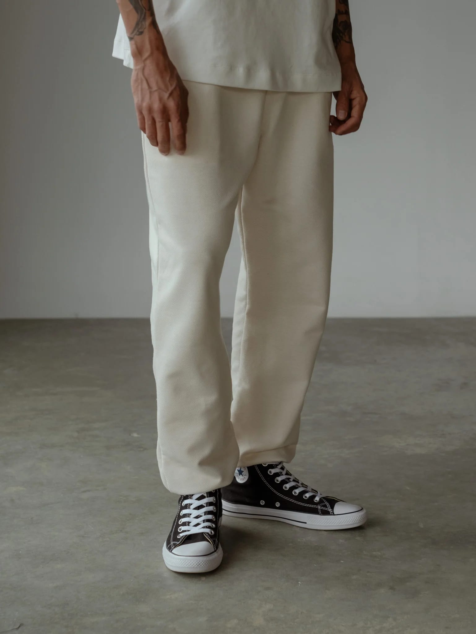 MEN MINIMAL JOGGER - CREAMY - imagen 10