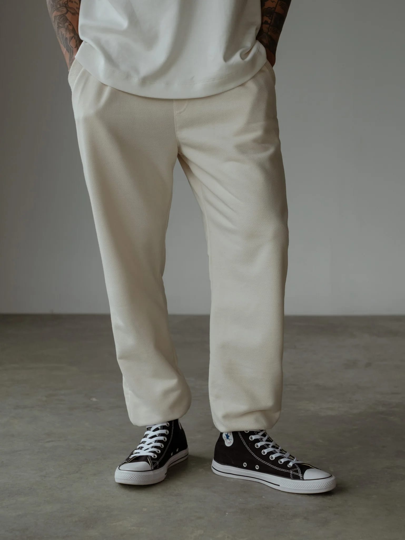MEN MINIMAL JOGGER - CREAMY - imagen 4