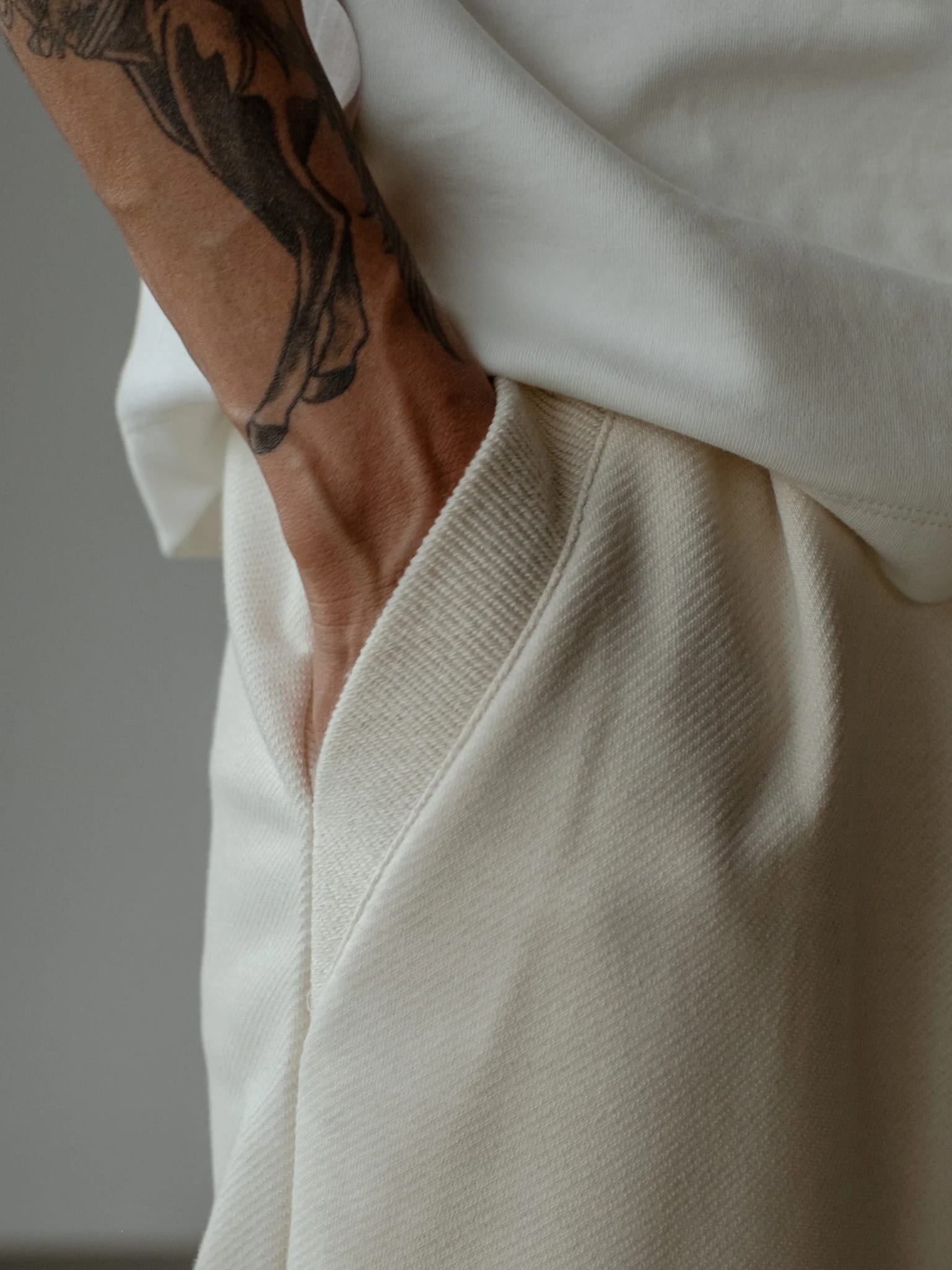 MEN MINIMAL JOGGER - CREAMY - imagen 11