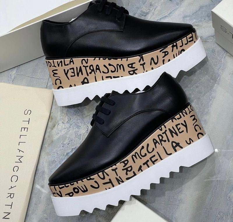 STELLA MCCARTNEY LETRAS EN NEGRO - imagen 1