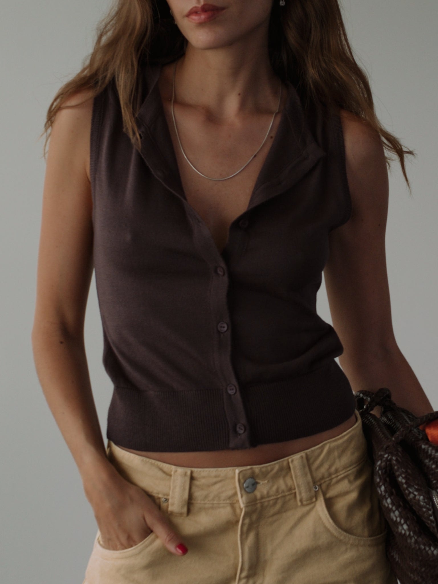 CLASSIC BUTTON KNIT VEST - BROWN - imagen 1