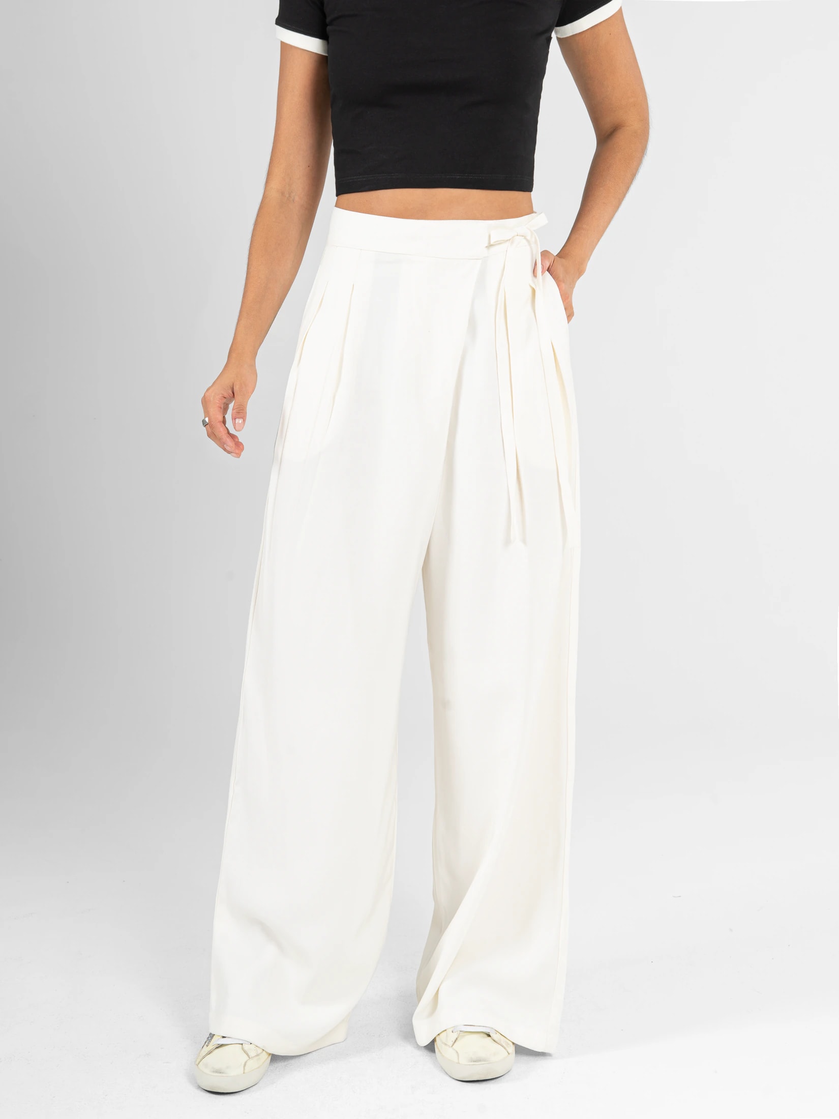 Ref: 0620577 Pantalón palazzo, tejido plano liviano, detalle delantero, tono ivory - imagen 1