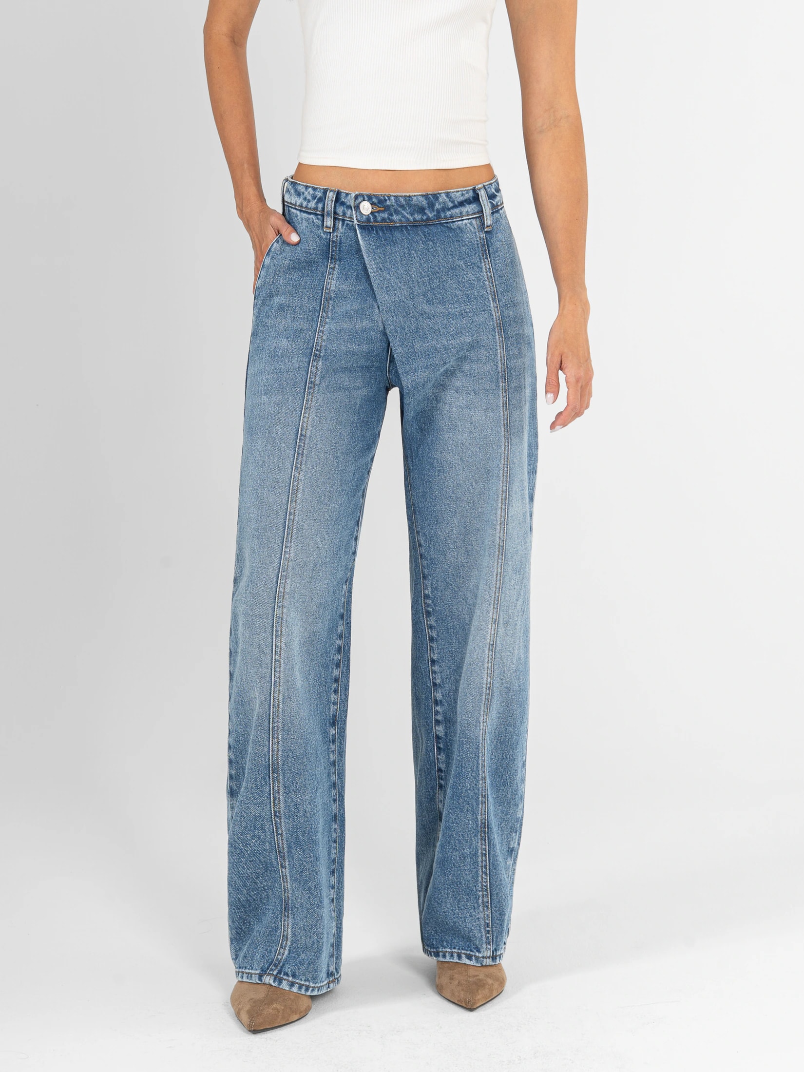 Ref: 066450 Jean wide leg, rígido, detalle delantero, tiro alto, tono azul medio. - imagen 1