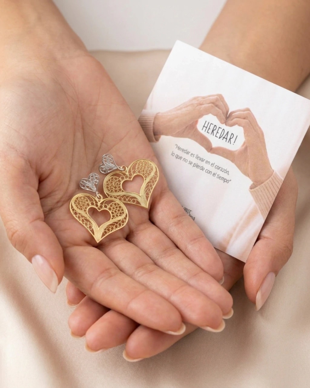 Aretes Topo Corazón Bicolor en Plata Ley 950 y Baño en Oro 24K – Colección Heredar - imagen 1