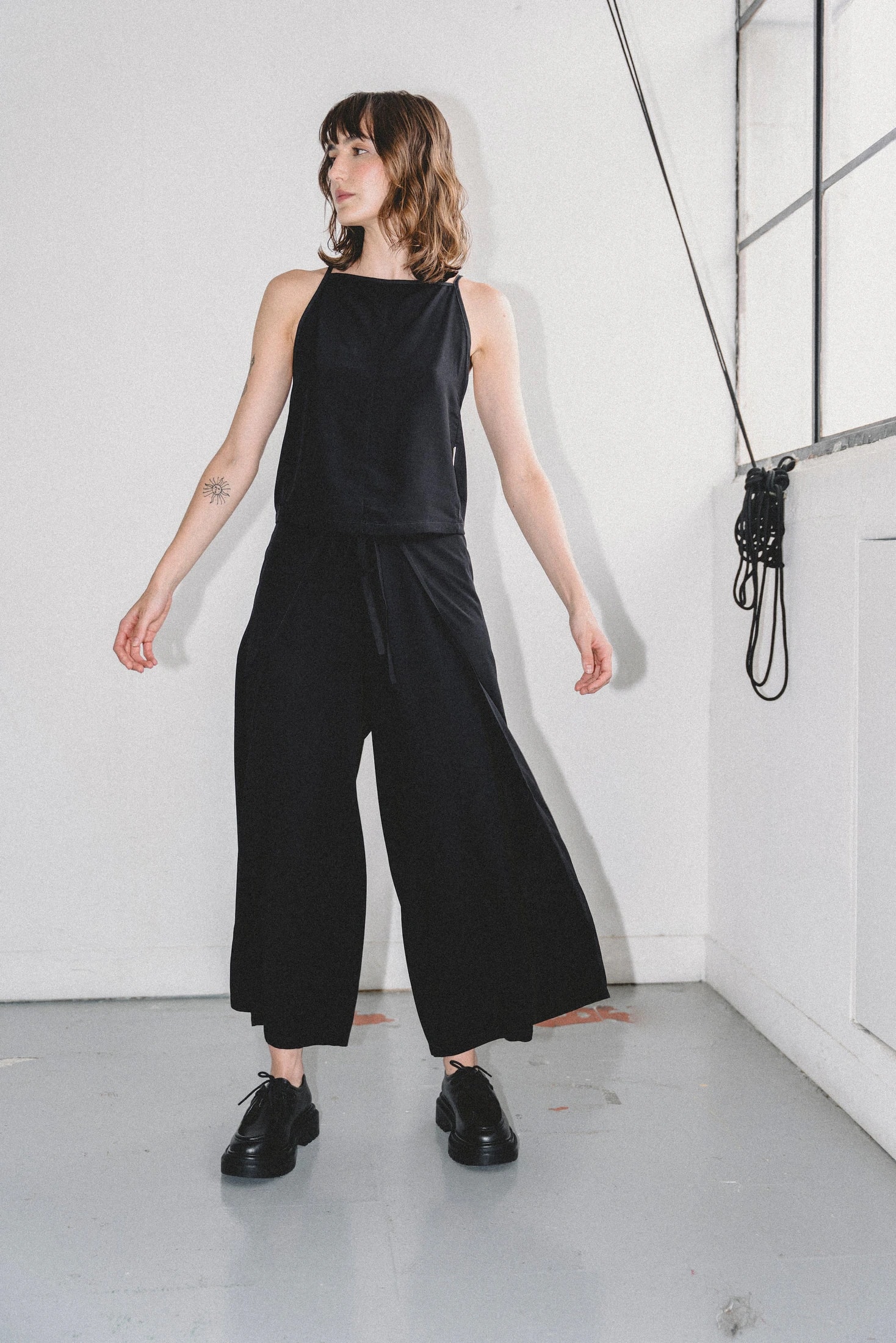 Pantalón amarre TODO NEGRO - imagen 1
