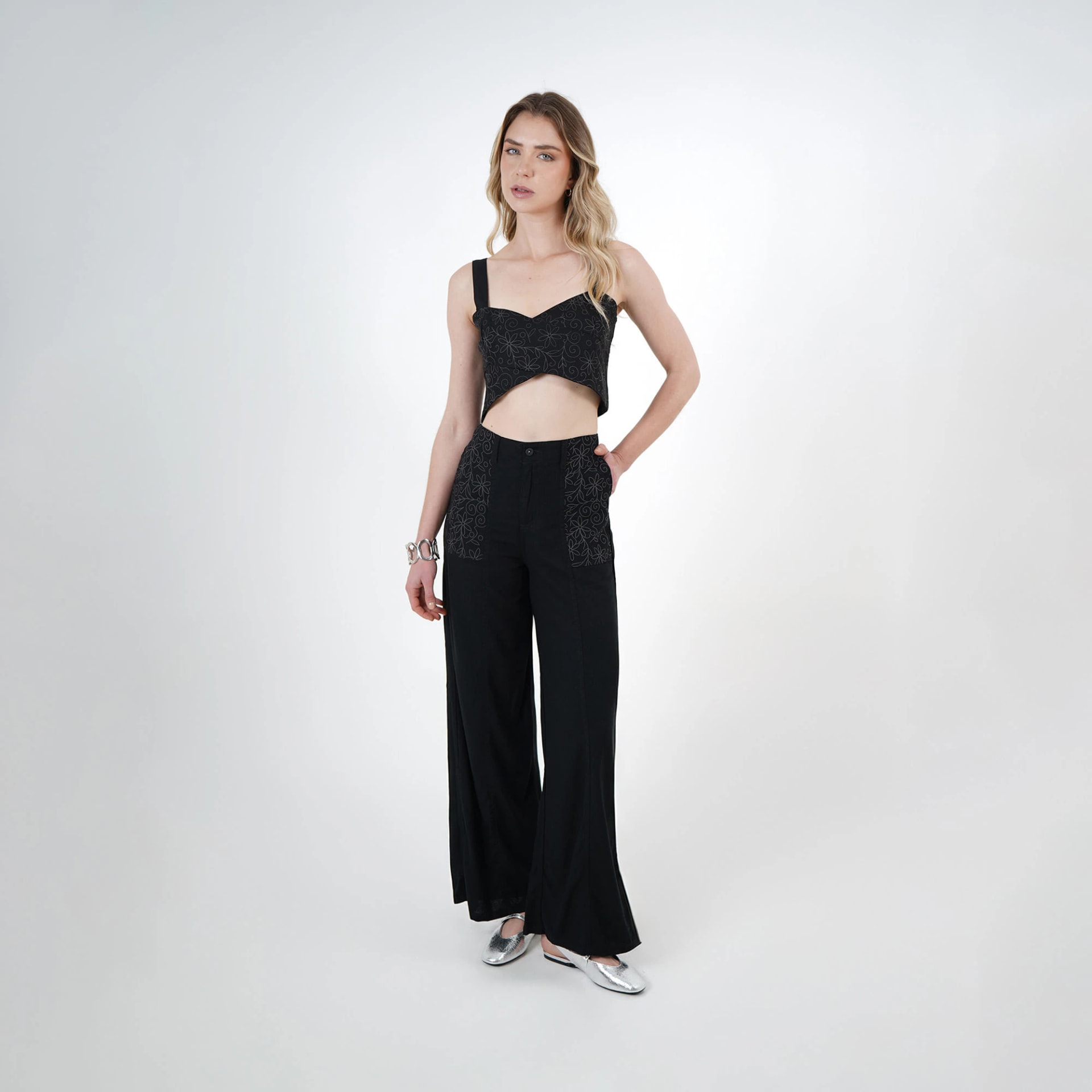 Pantalón ancho con grabado floral - imagen 1