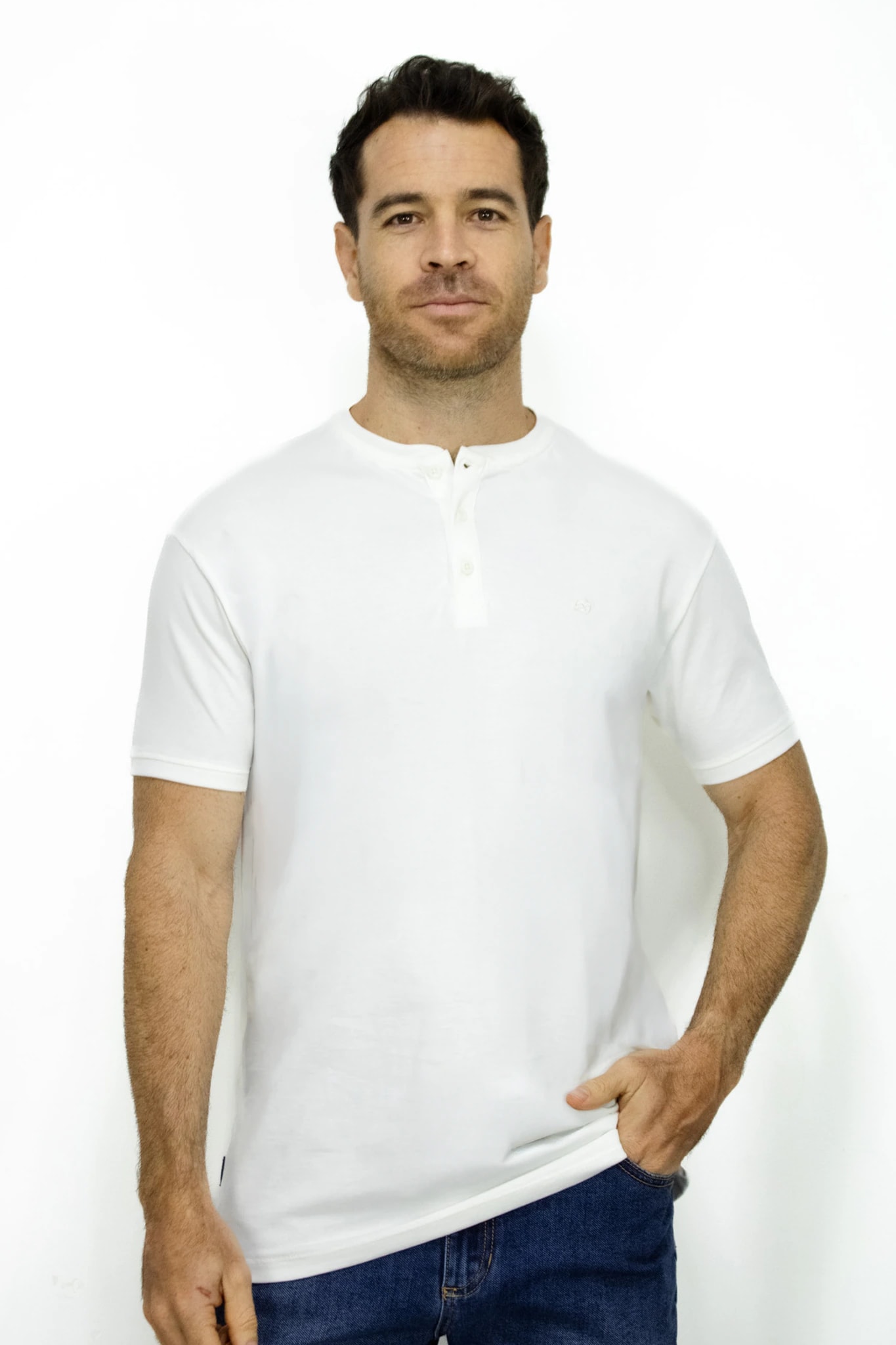 Camiseta Cuello Henley Manga Corta Blanca para Hombre - imagen 1