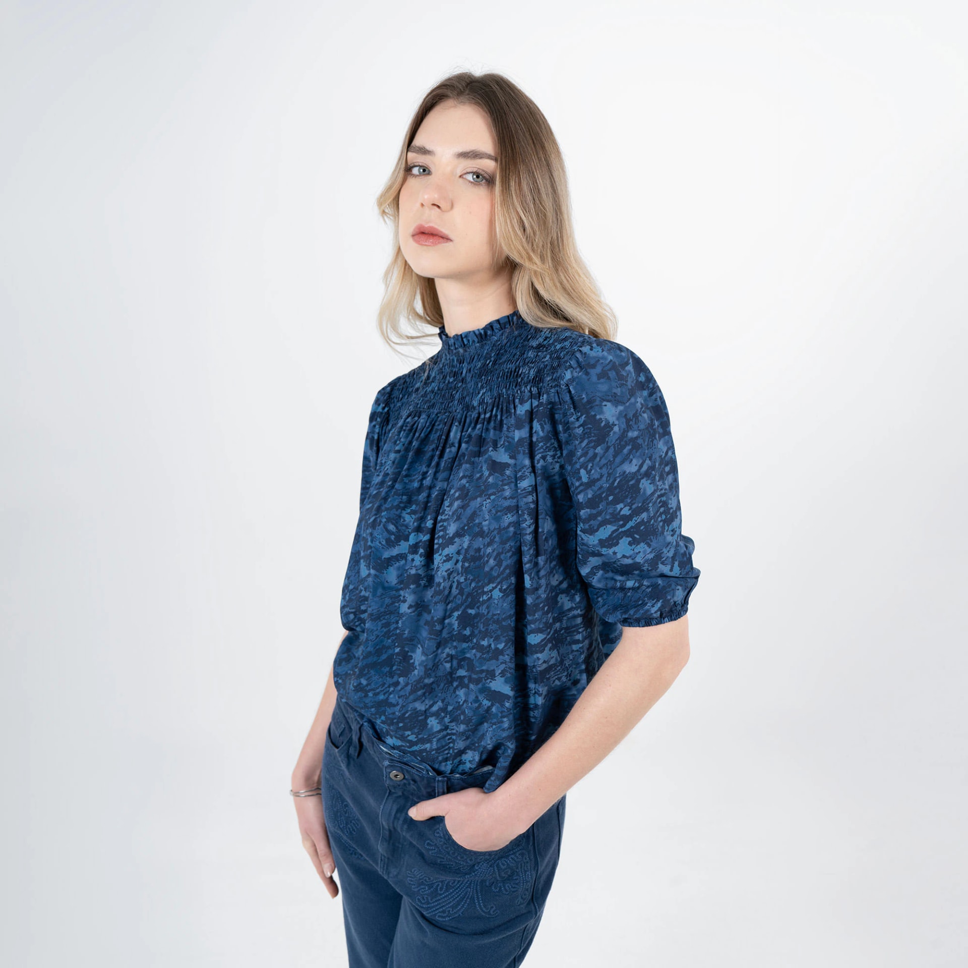 Blusa Cuello Alto Manga Corta - imagen 1
