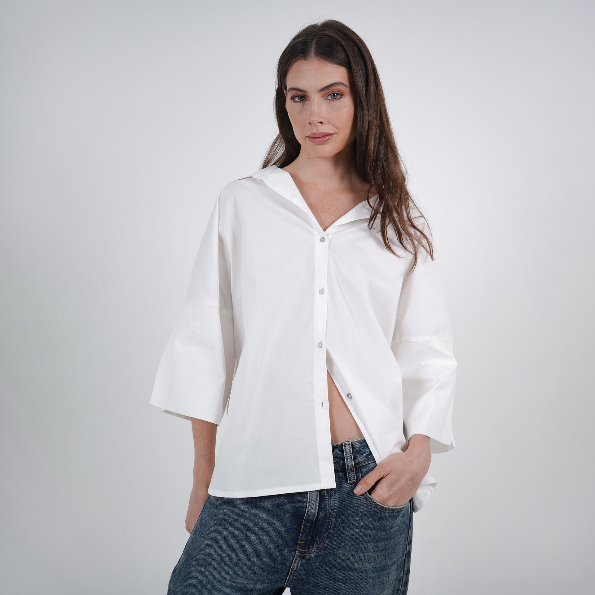 Blusa oversize abierta cuello camisero manga 3/4 - imagen 1