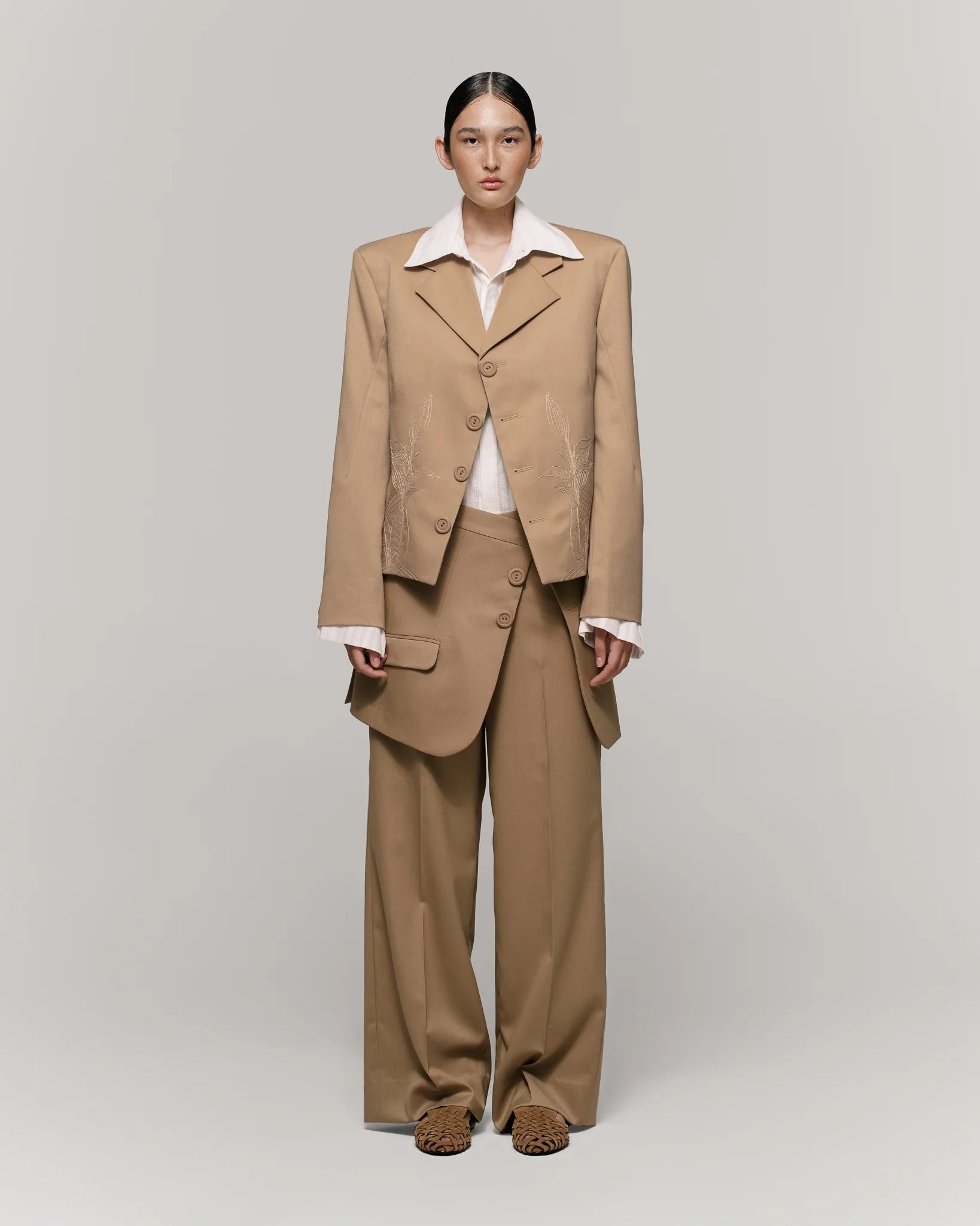 Traje Ambar - imagen 1