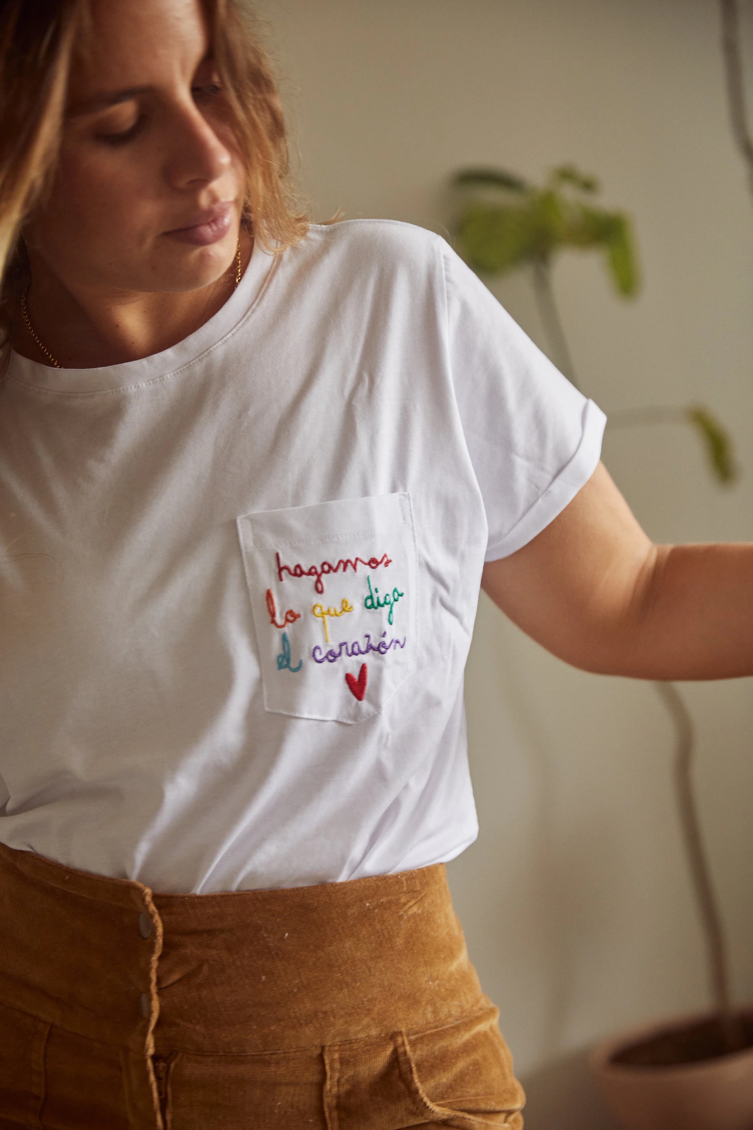 Hagamos Lo Que Diga El Corazón Embroidered Oversized Tee - imagen 1
