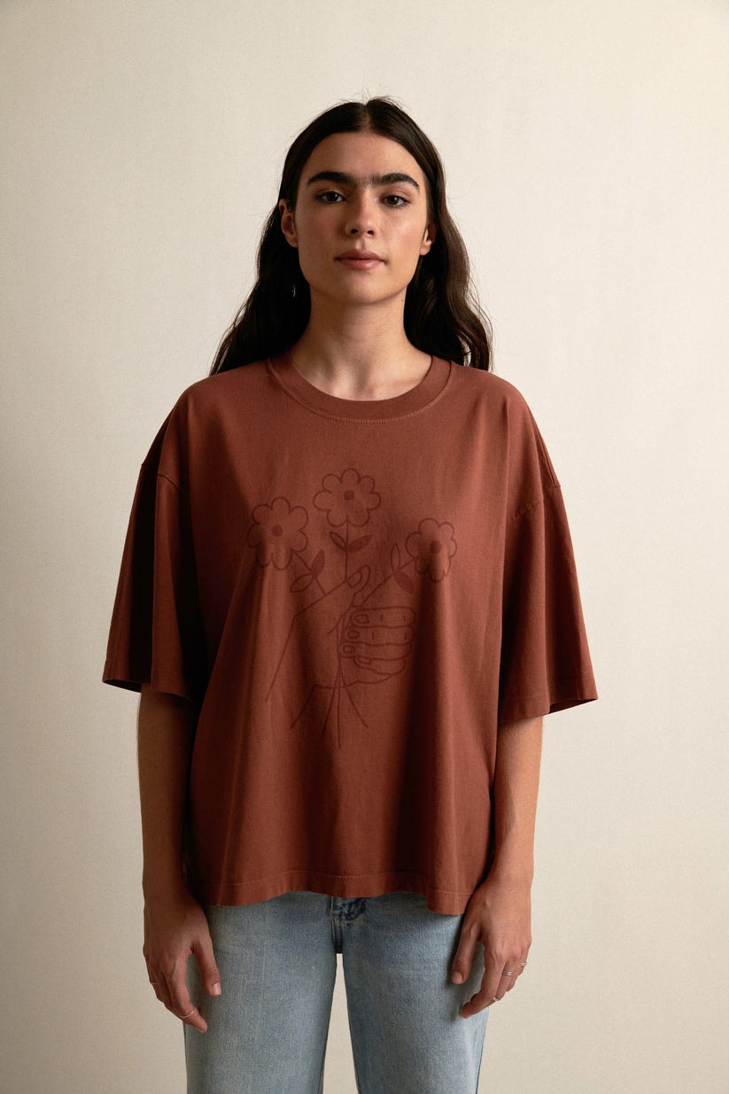 CAMISETA FLORES CAFE - imagen 1