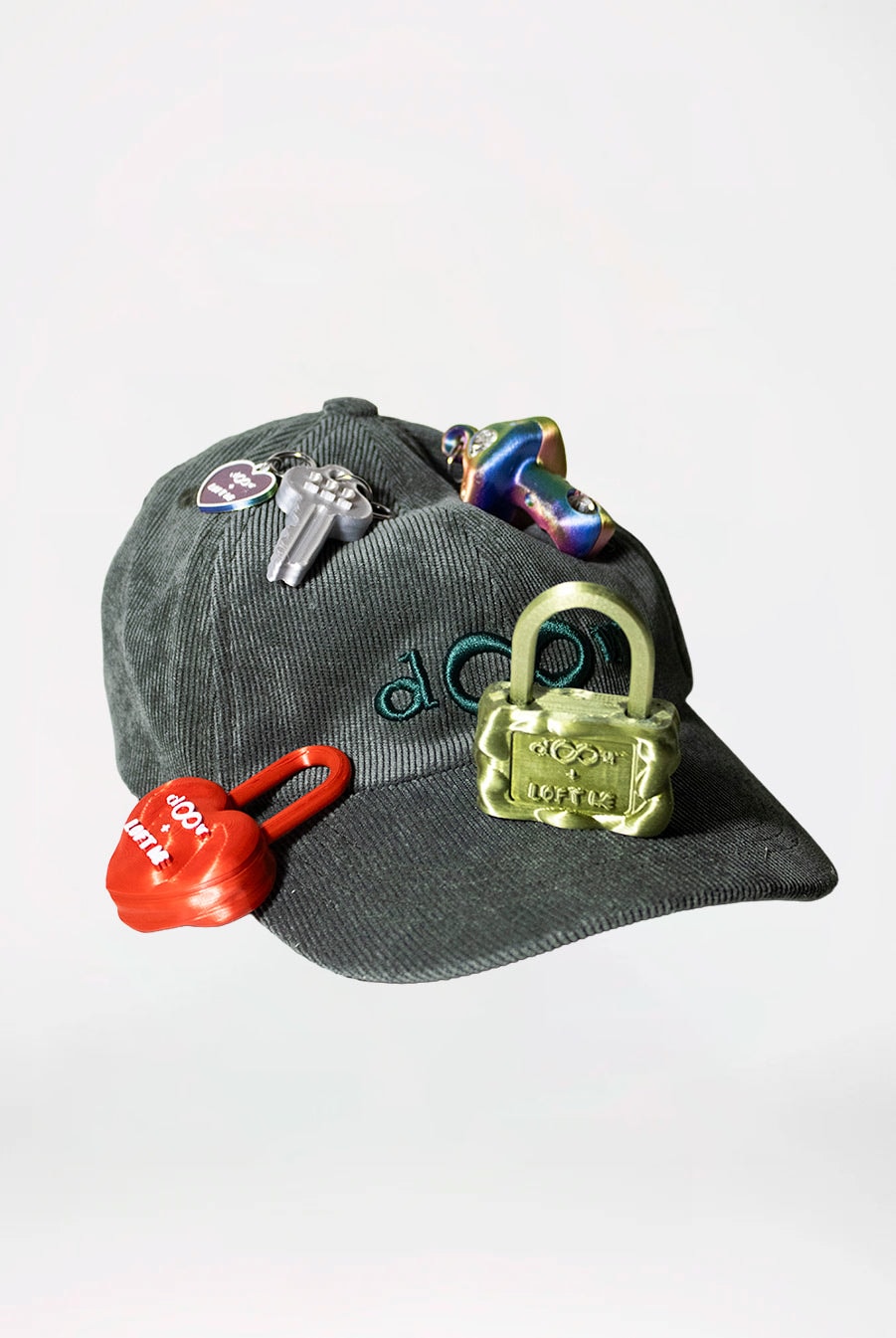 ‘Monogram’ Cap Grey + 1 Charm - imagen 1