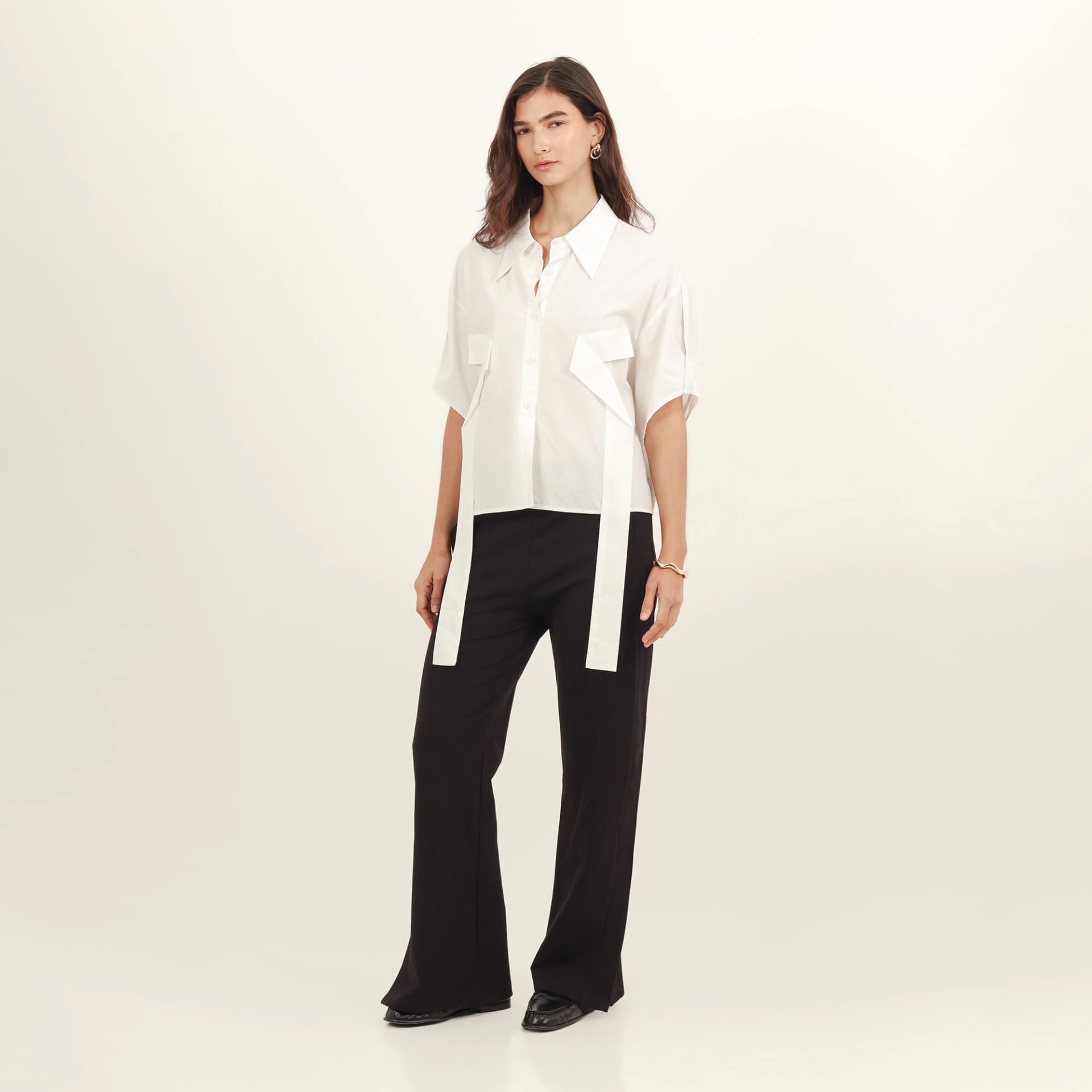 Pantalón con linea en costado bota flare con ajuste en cintura - imagen 1
