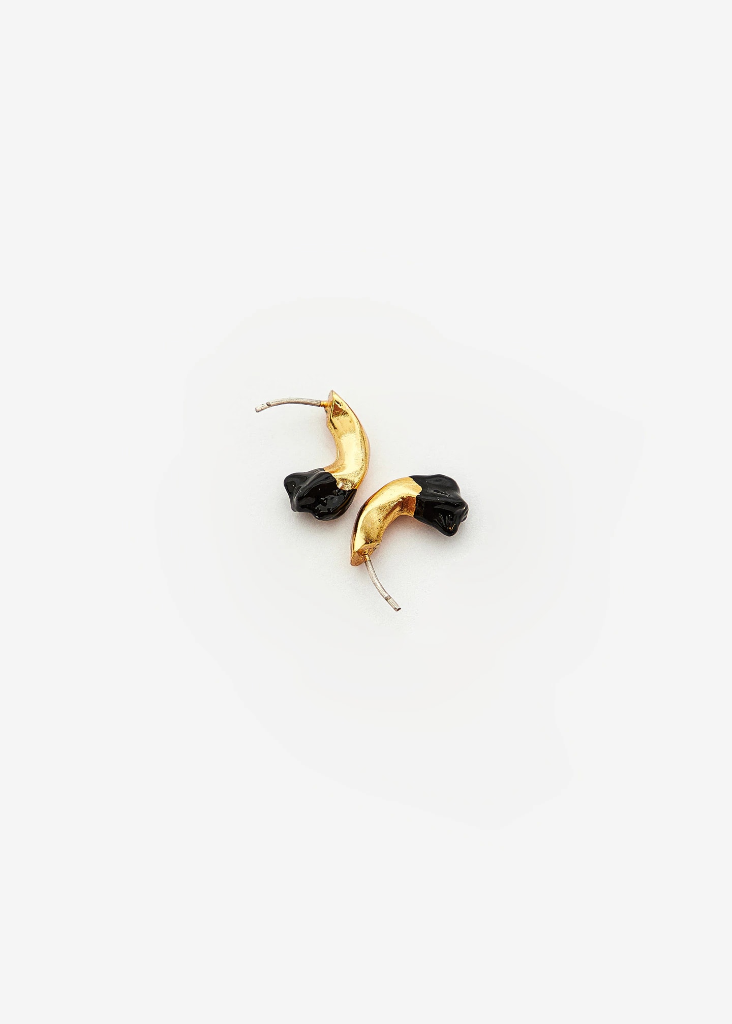 Mini Petal Curve Stud Negro - imagen 1