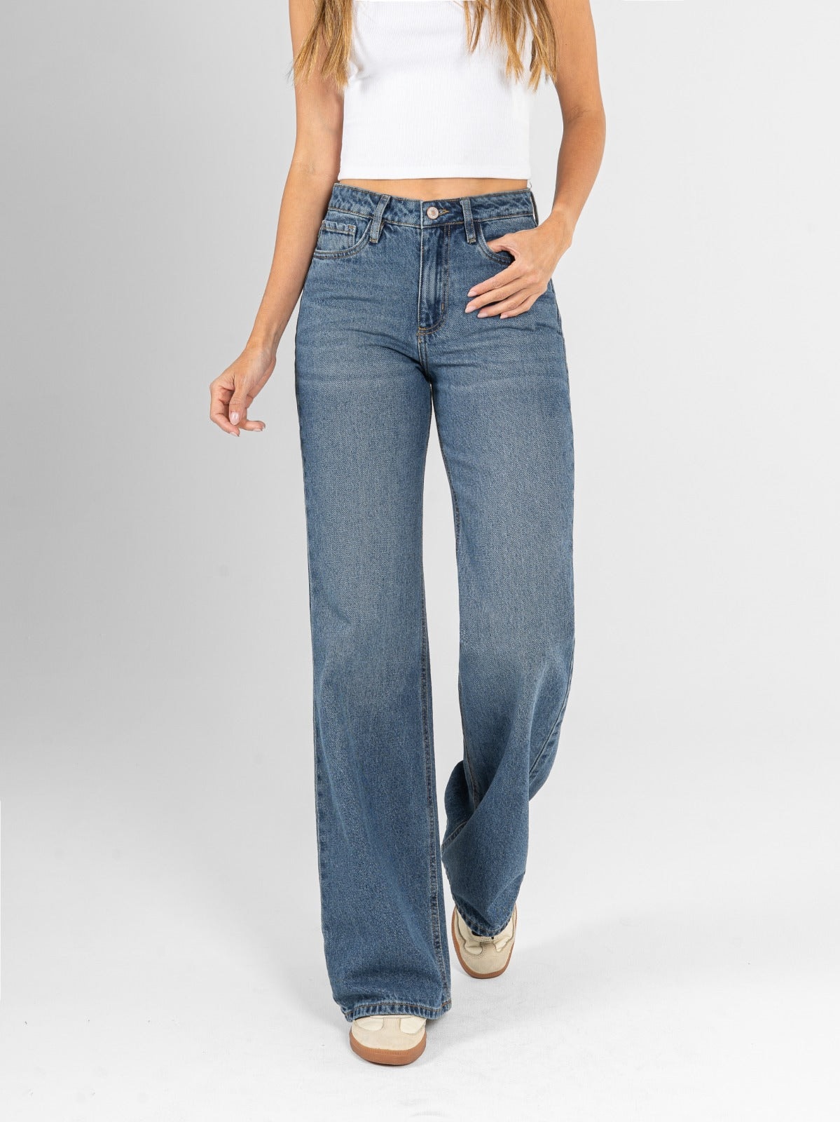 Ref: 066473 Jean mom flare, rígido, tiro medio, tono azul medio - imagen 1