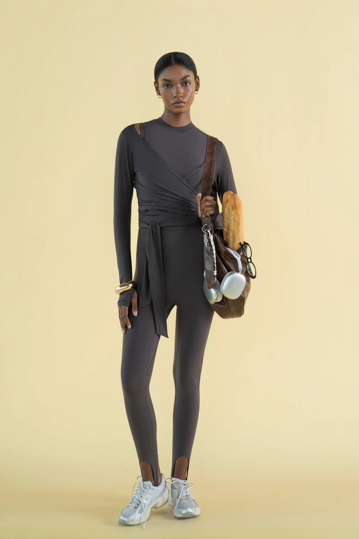 STIRRUP ONESIE IN COFFEE BEAN - imagen 1