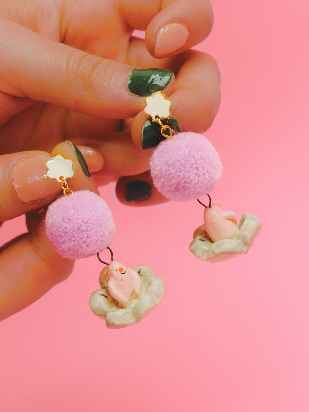 Aretes personaje flor - imagen 1